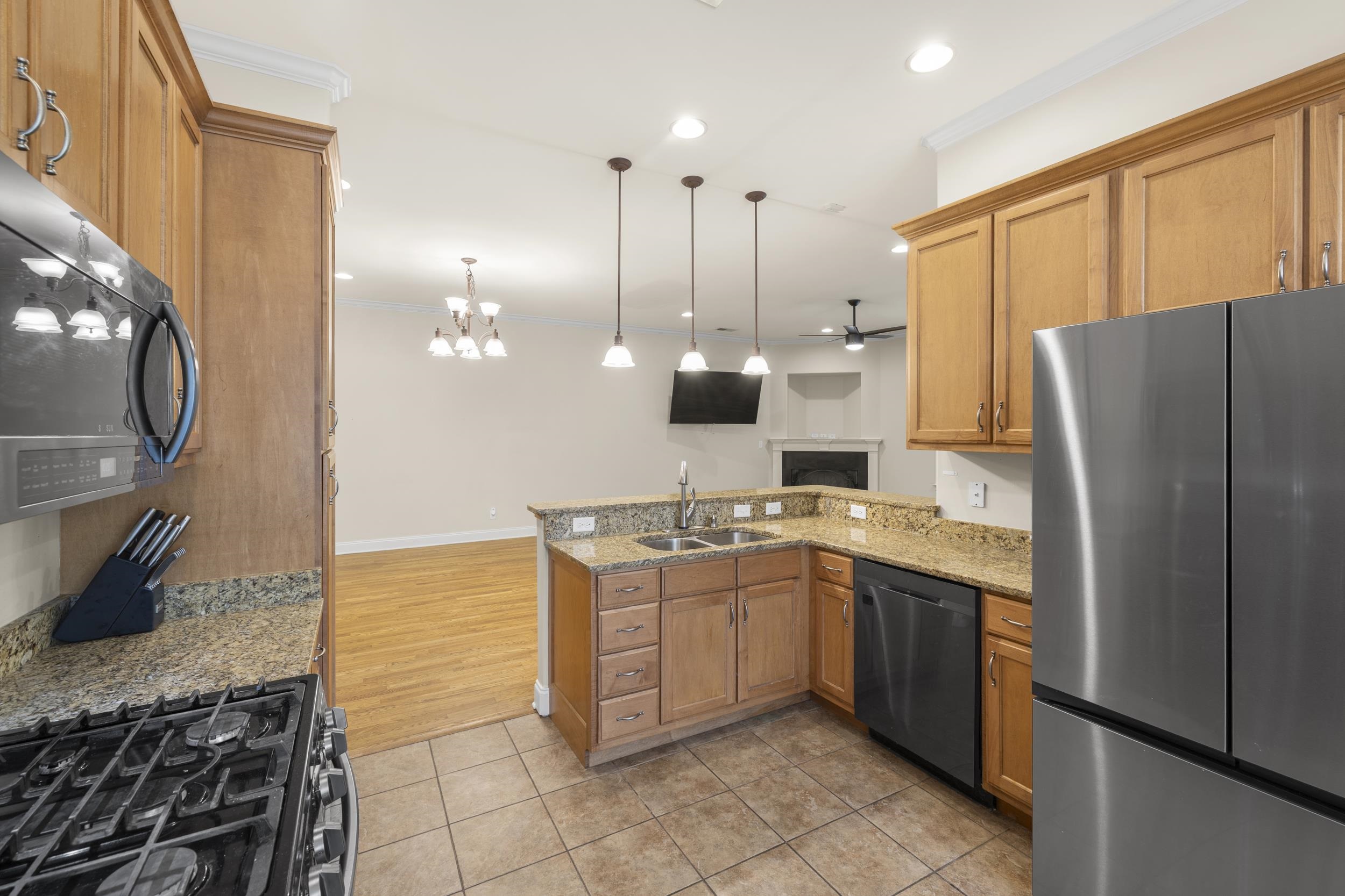 155 NICHOLAS DR