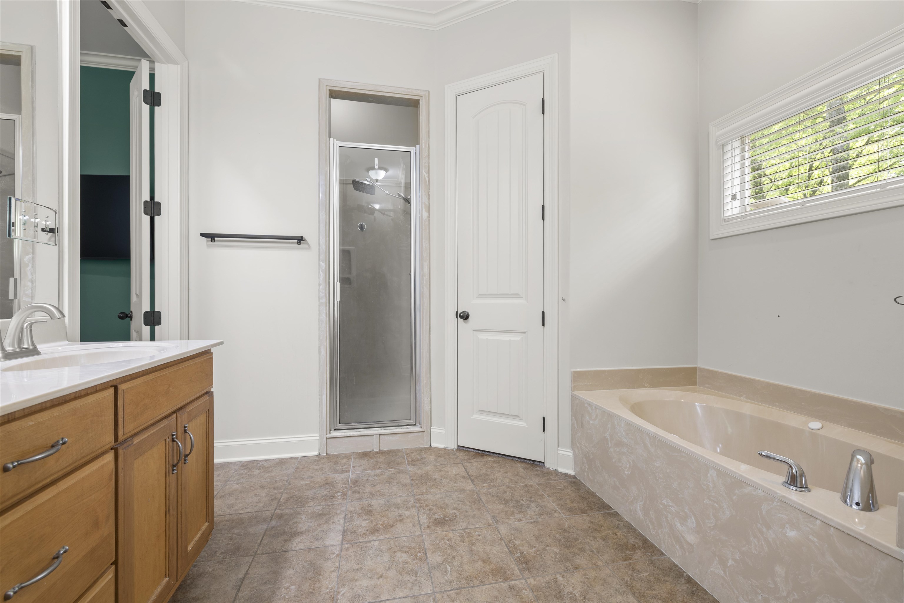 155 NICHOLAS DR