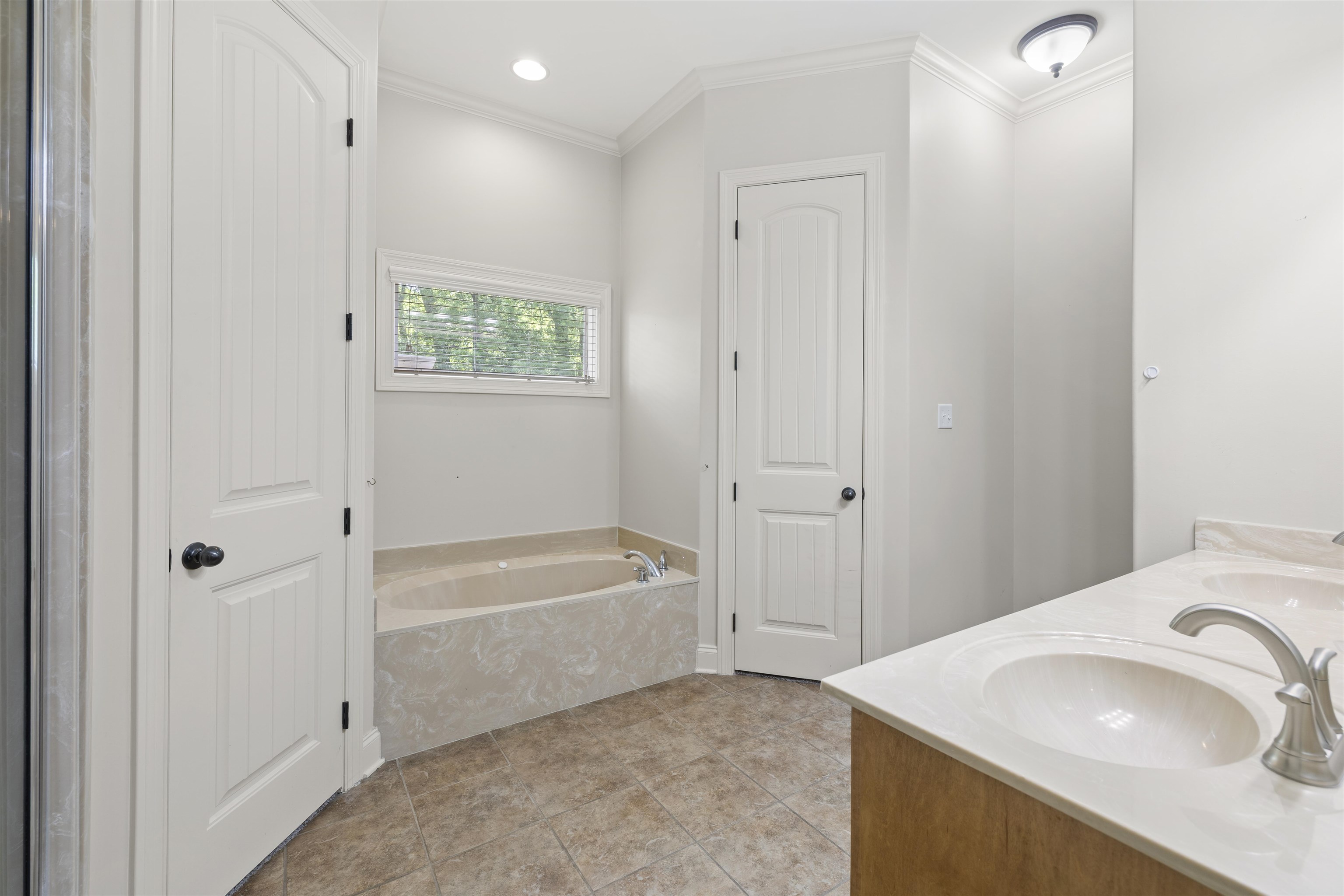 155 NICHOLAS DR