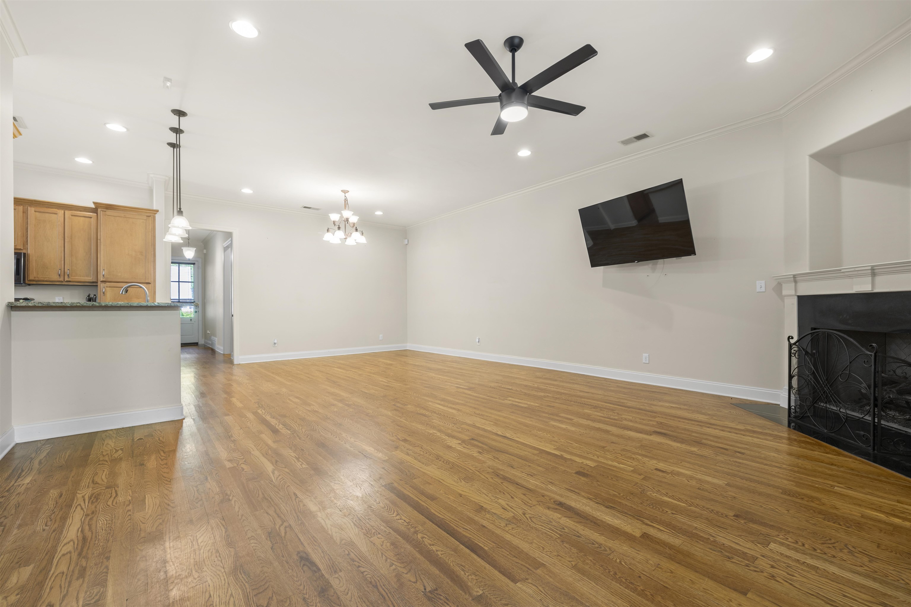 155 NICHOLAS DR