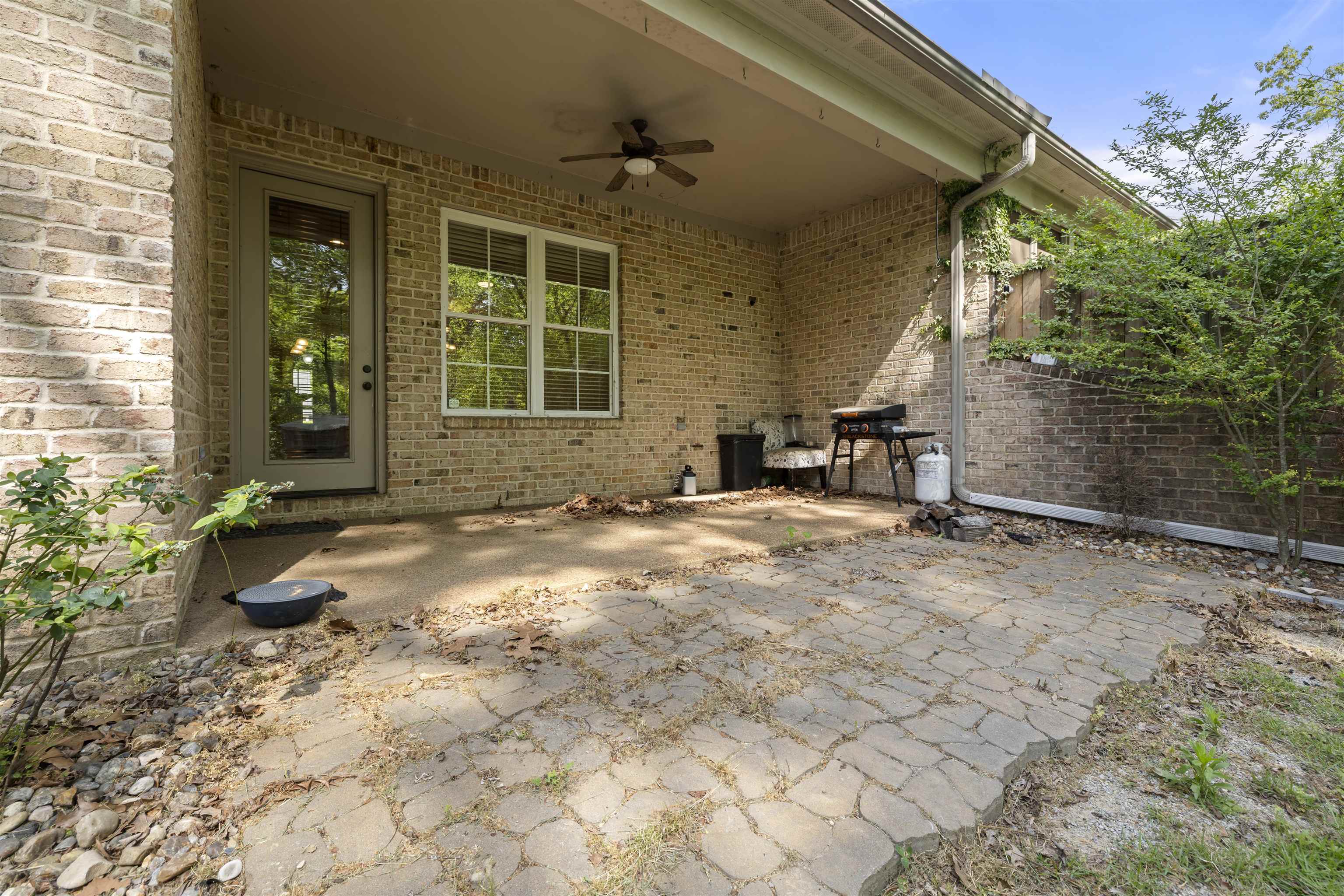 155 NICHOLAS DR