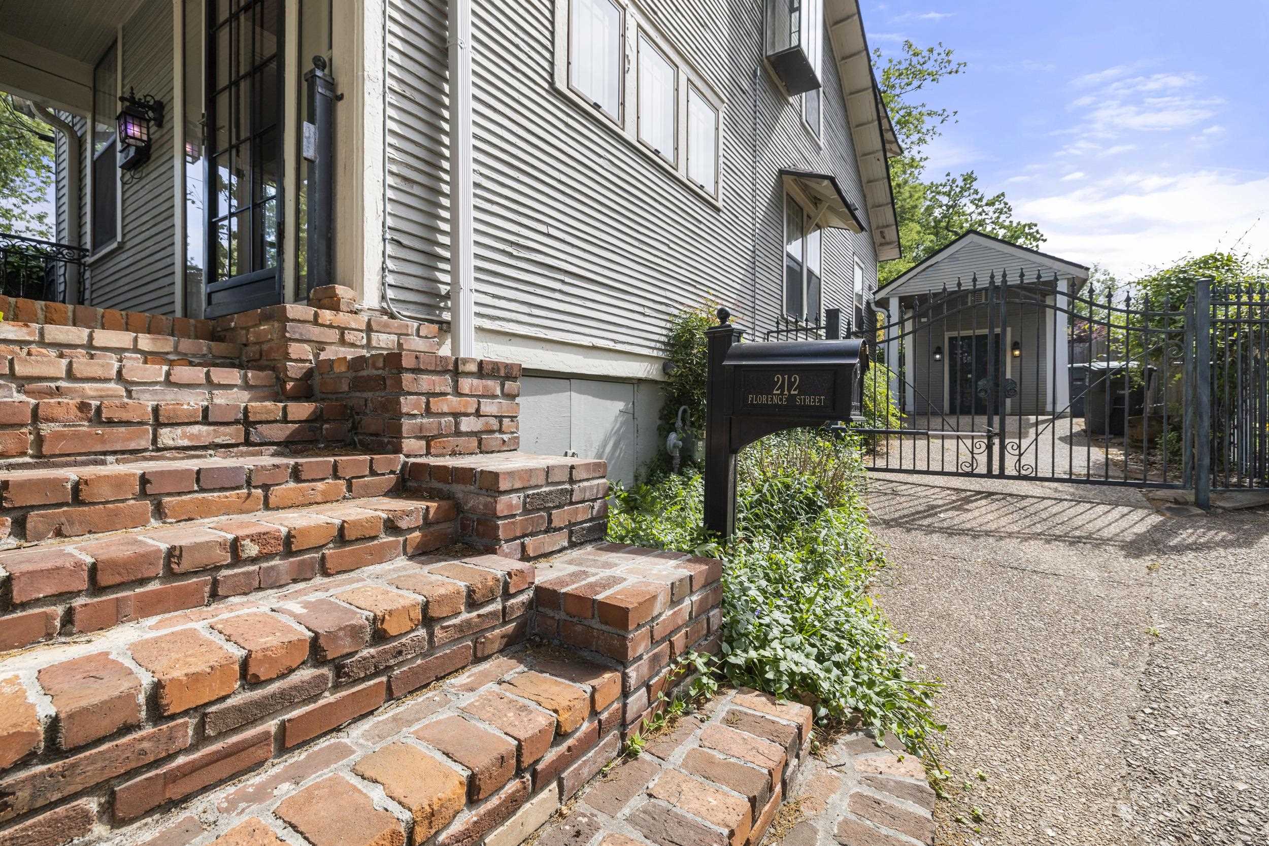 212 FLORENCE AVE