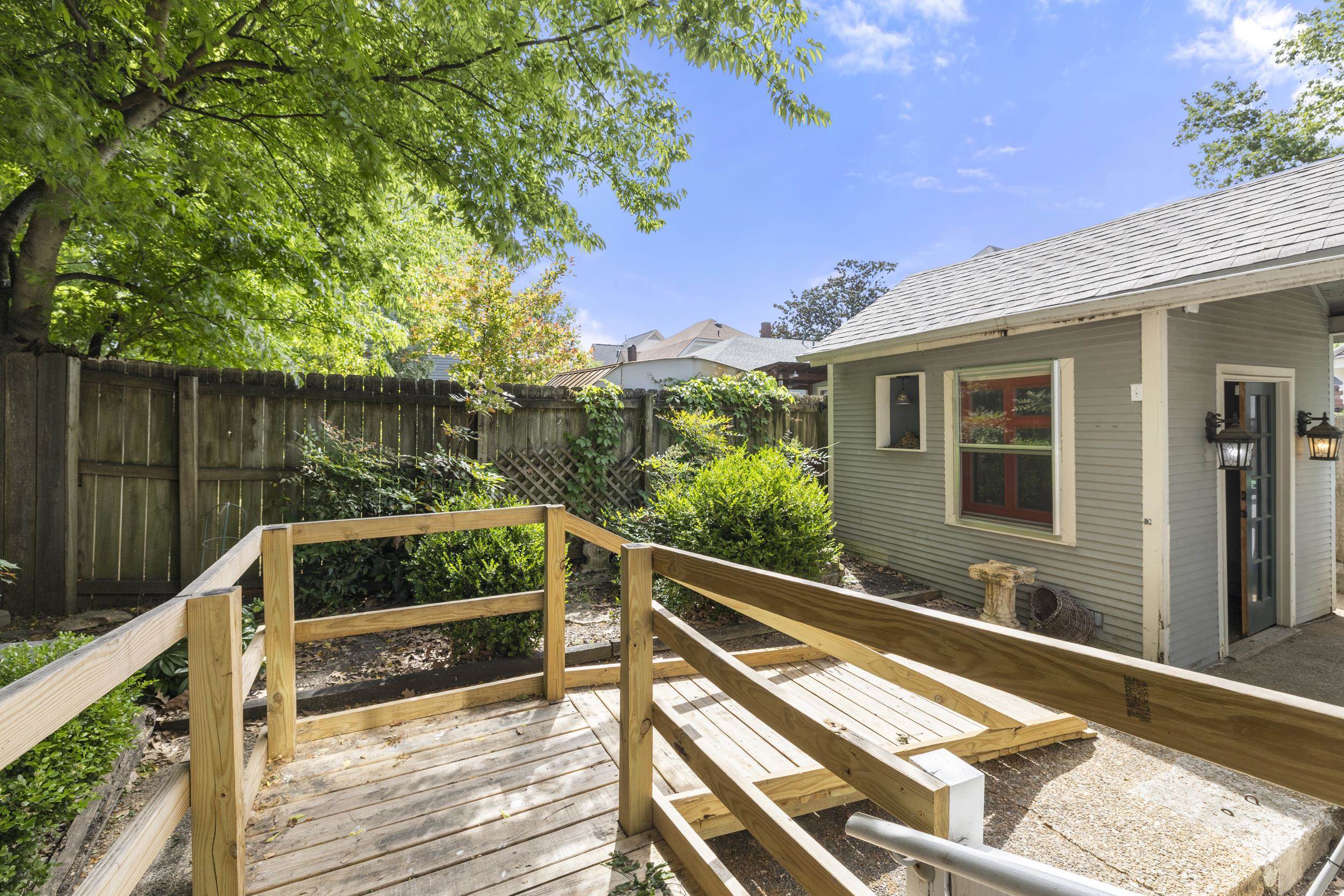 212 FLORENCE AVE