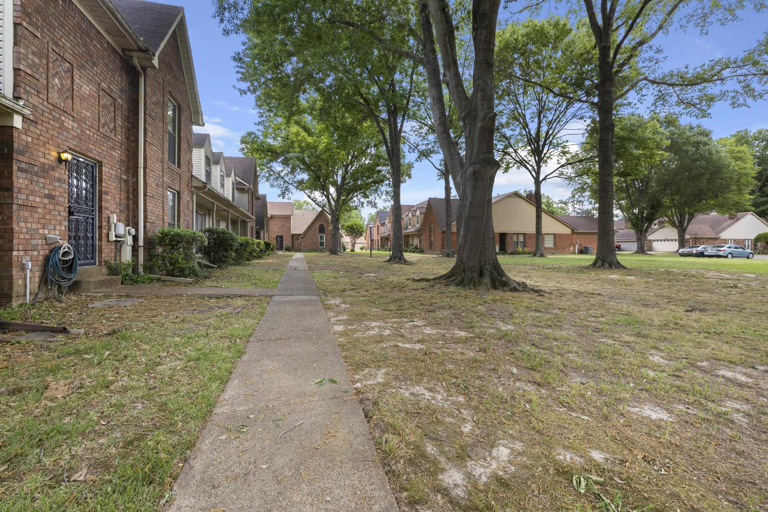 5951 BLAKEVIEW DR