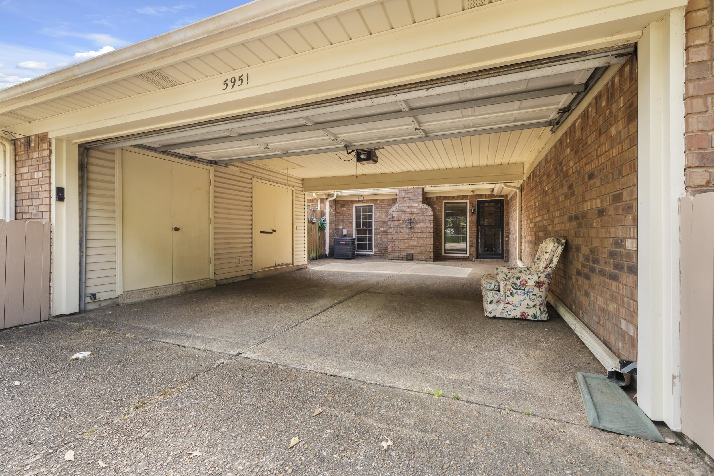 5951 BLAKEVIEW DR
