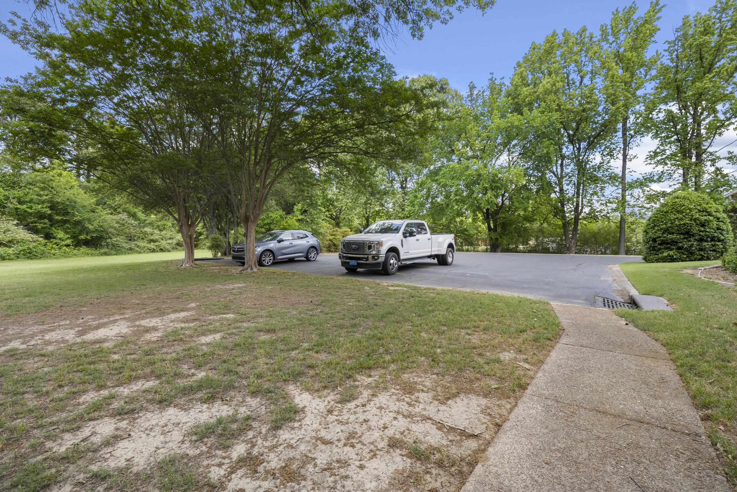 5951 BLAKEVIEW DR