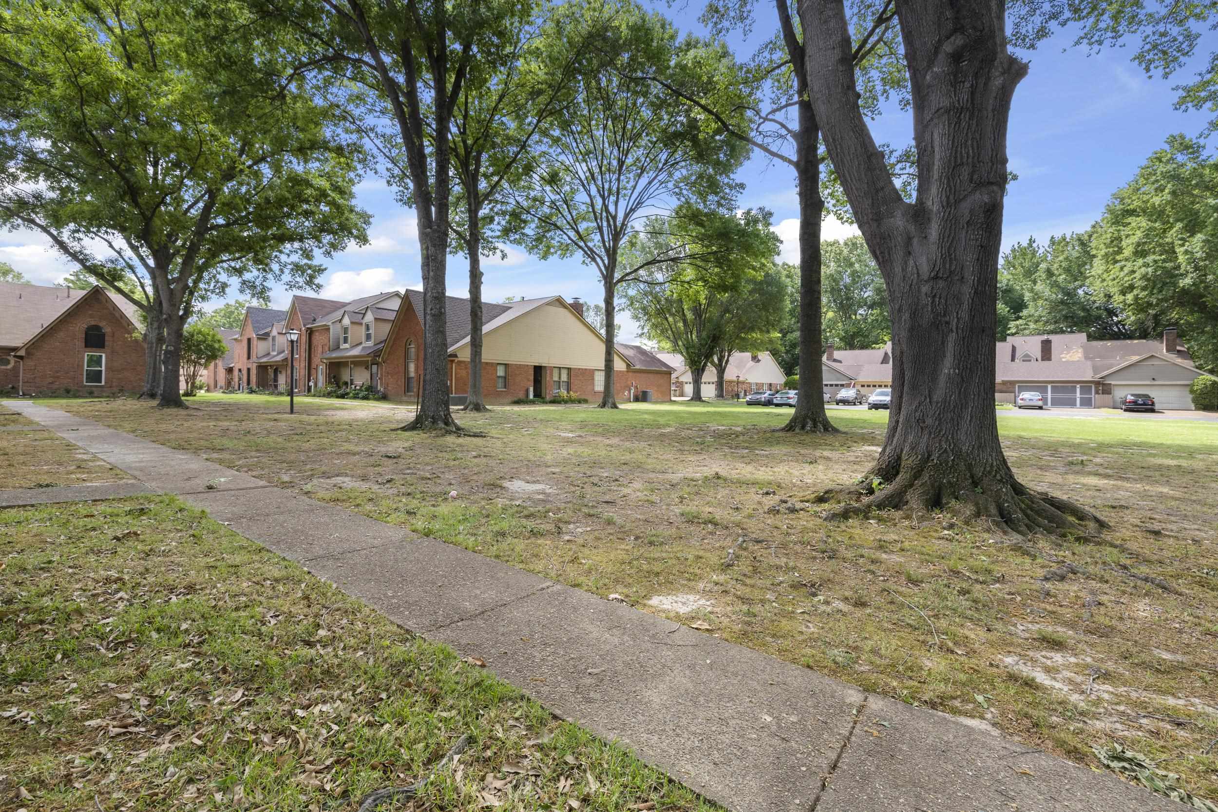 5951 BLAKEVIEW DR