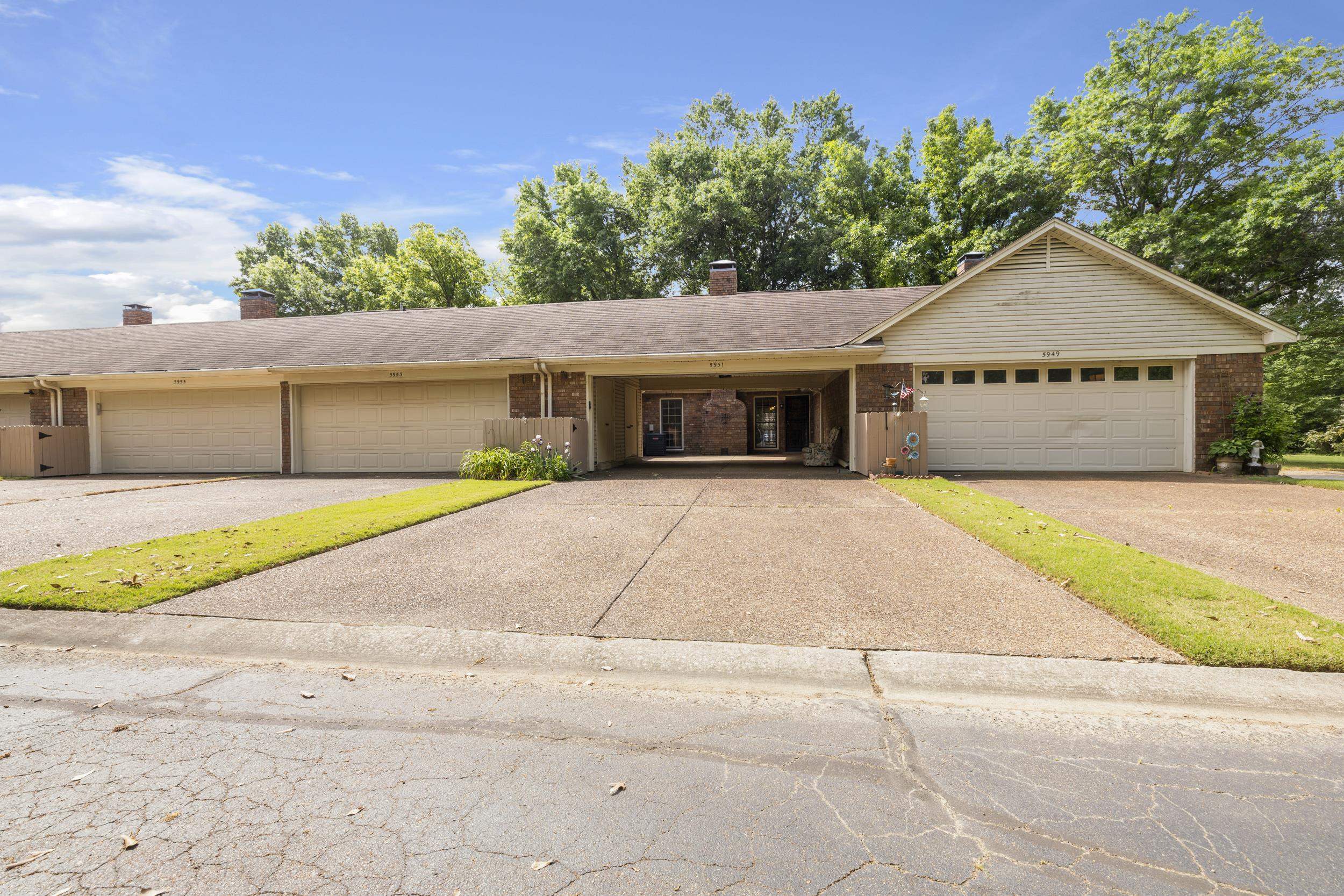 5951 BLAKEVIEW DR
