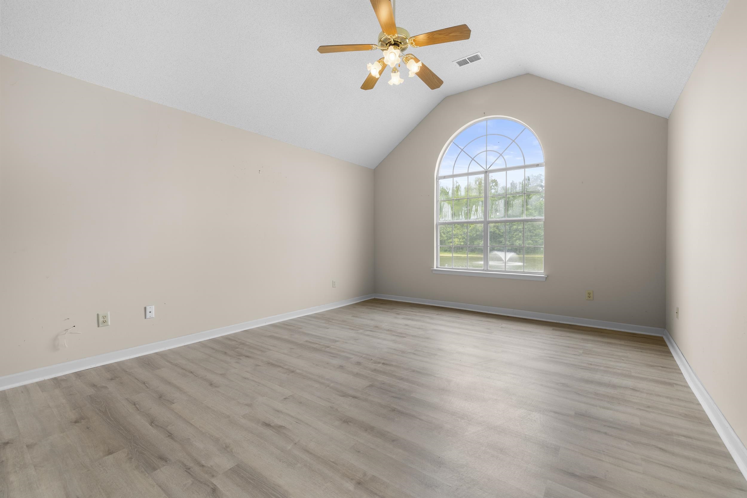 295 OAK RIDGE DR
