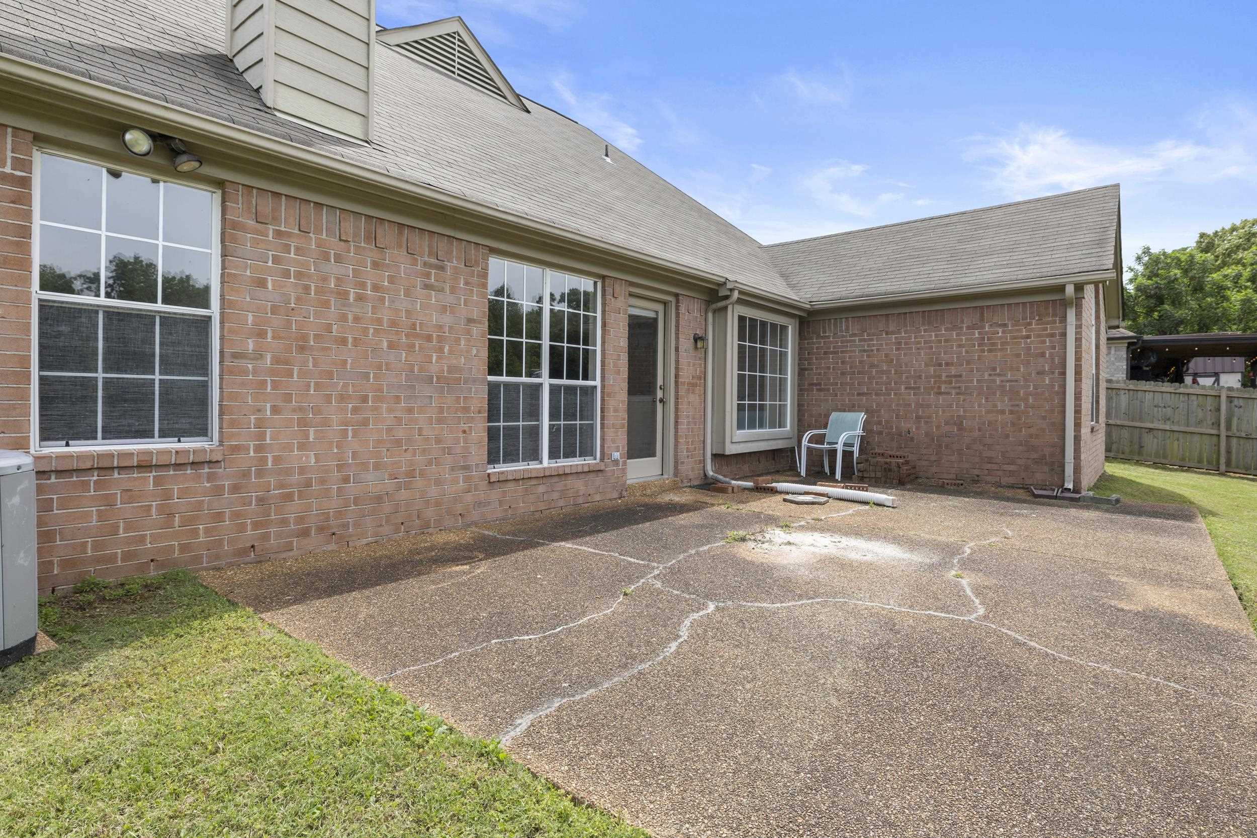 295 OAK RIDGE DR