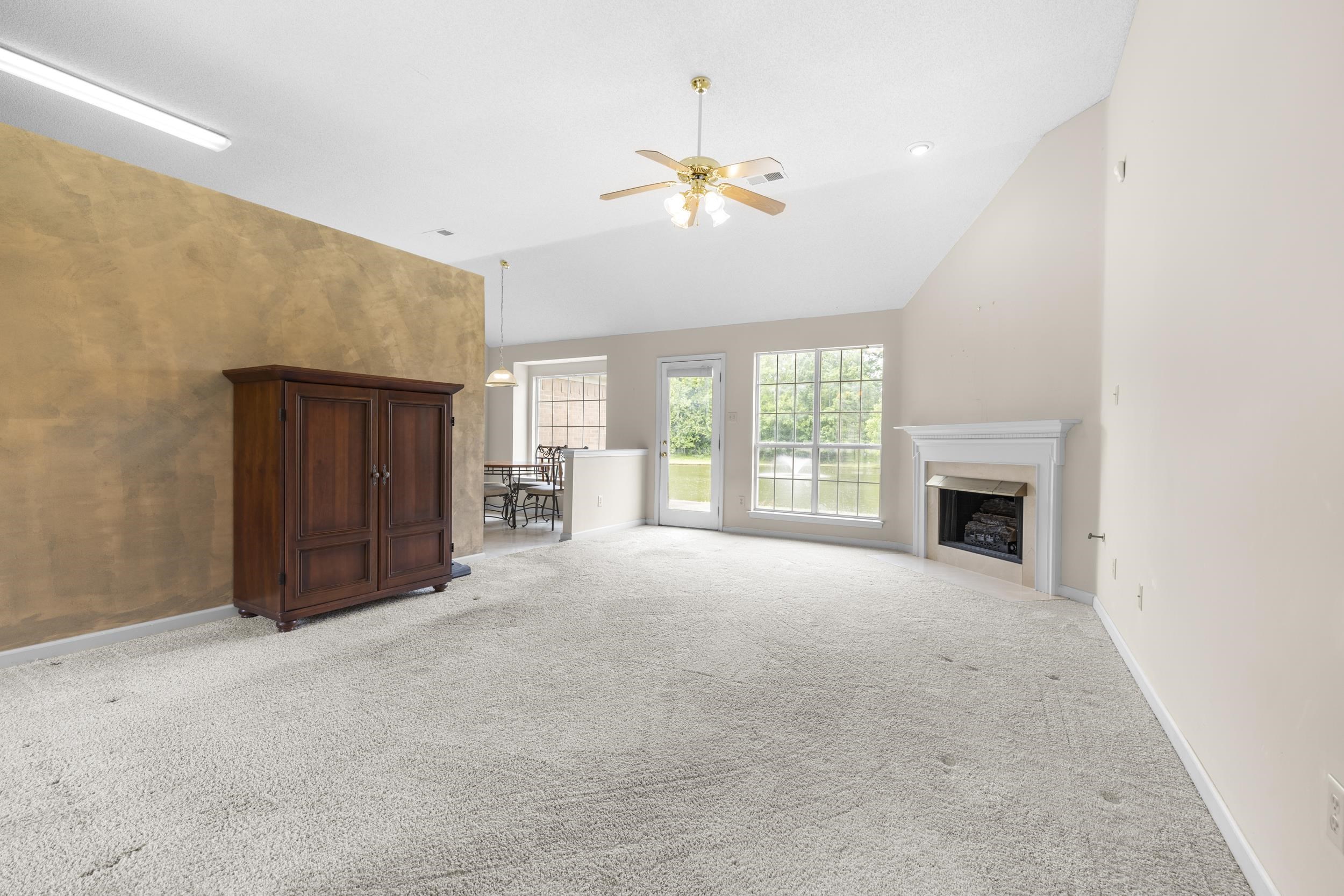 295 OAK RIDGE DR