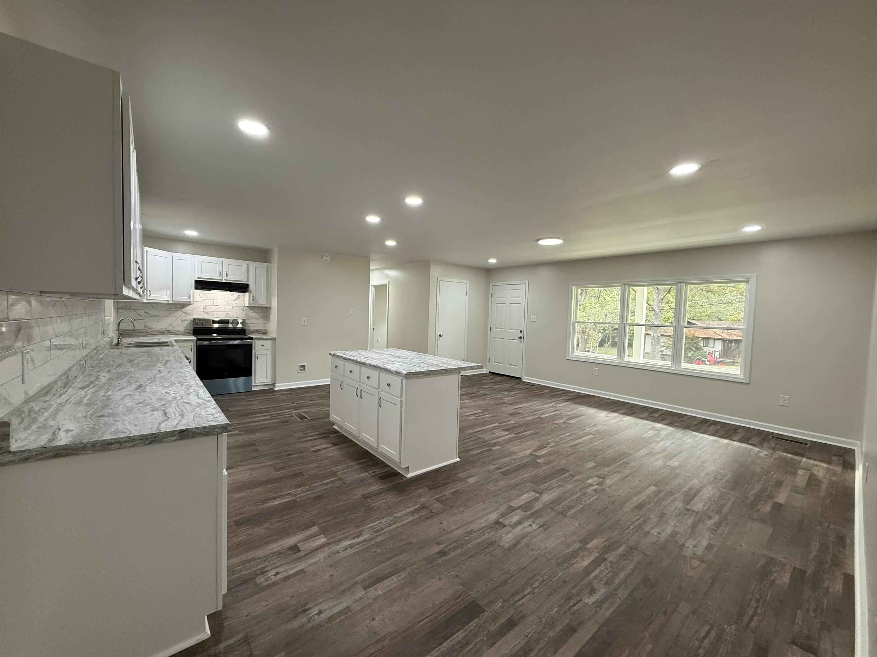 110 ROLLING OAKS DR