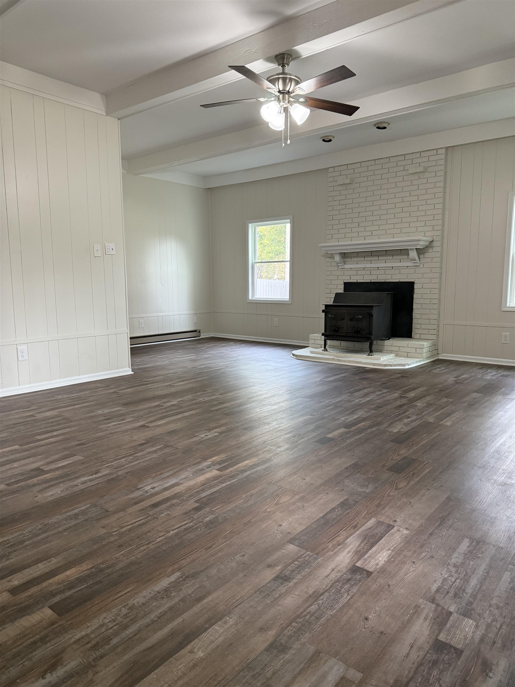 110 ROLLING OAKS DR