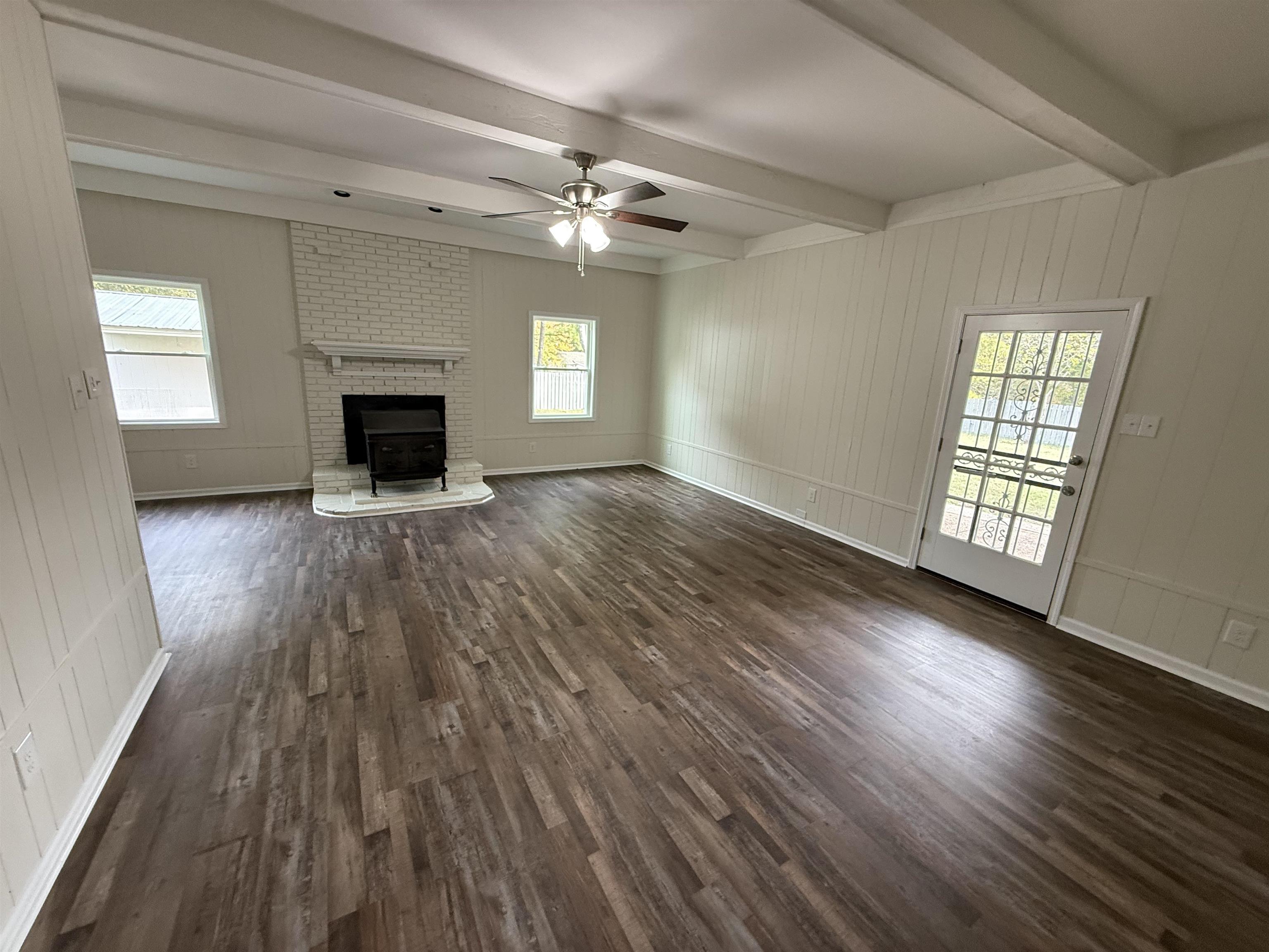 110 ROLLING OAKS DR