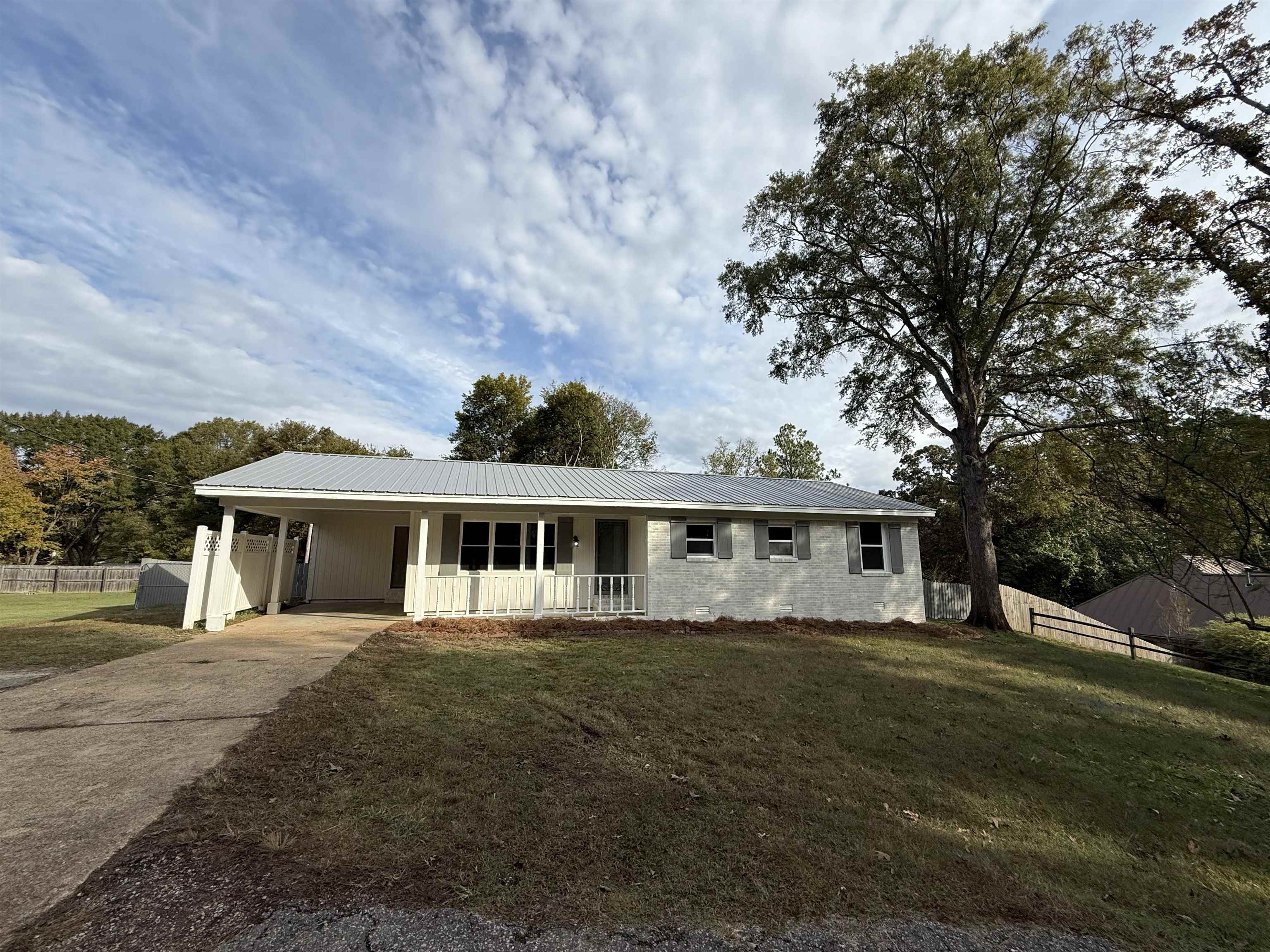 110 ROLLING OAKS DR