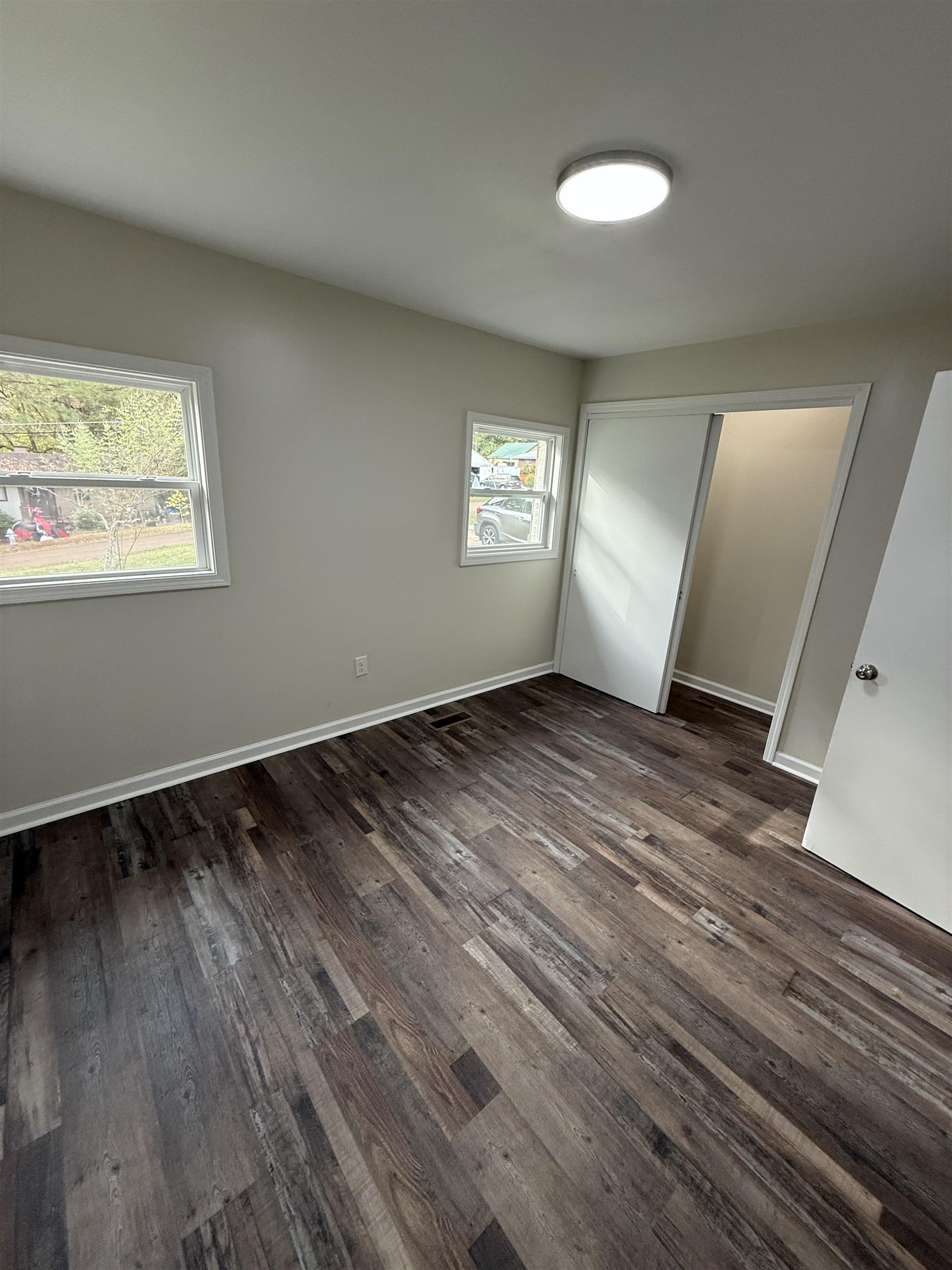 110 ROLLING OAKS DR