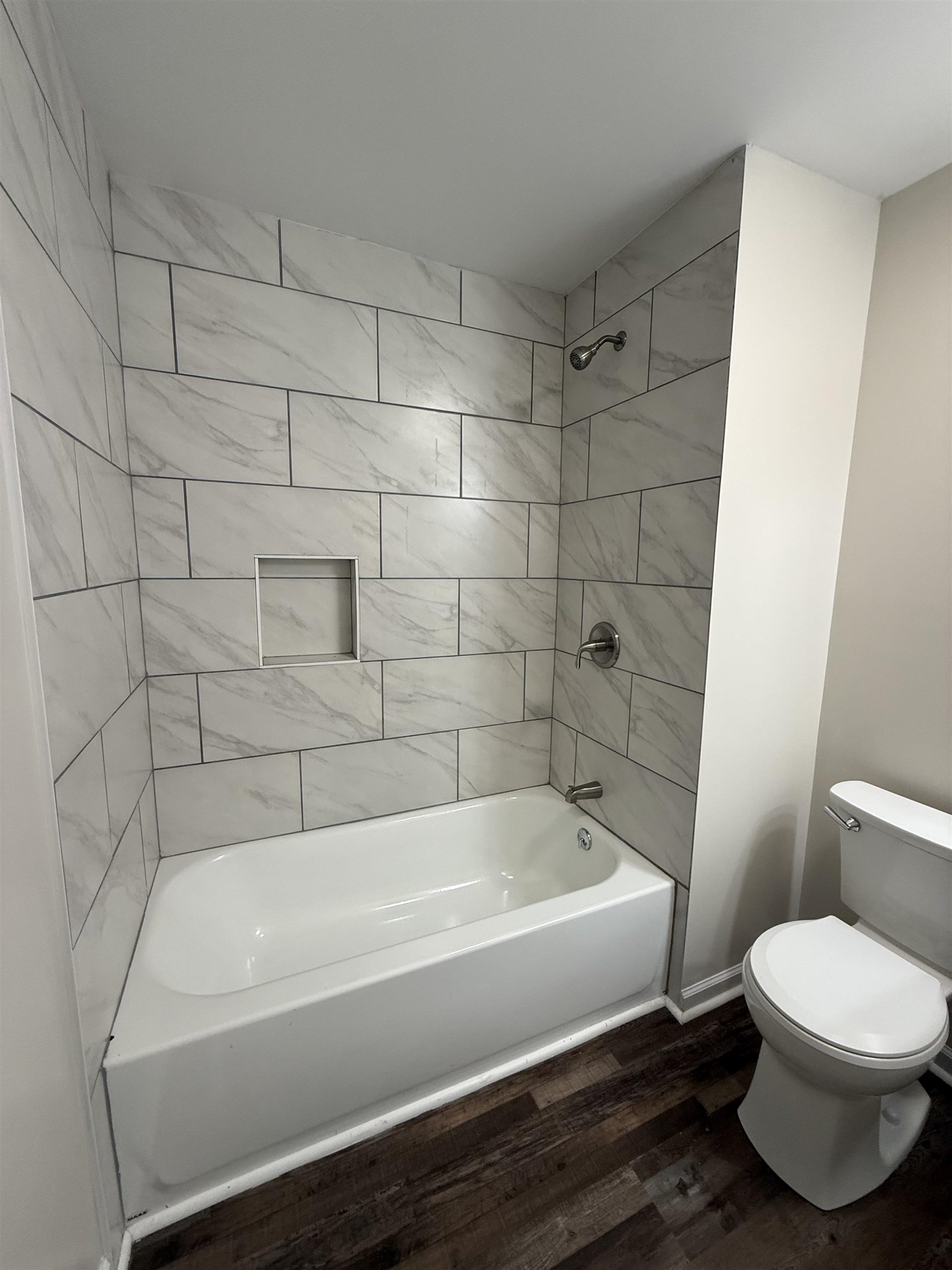 110 ROLLING OAKS DR