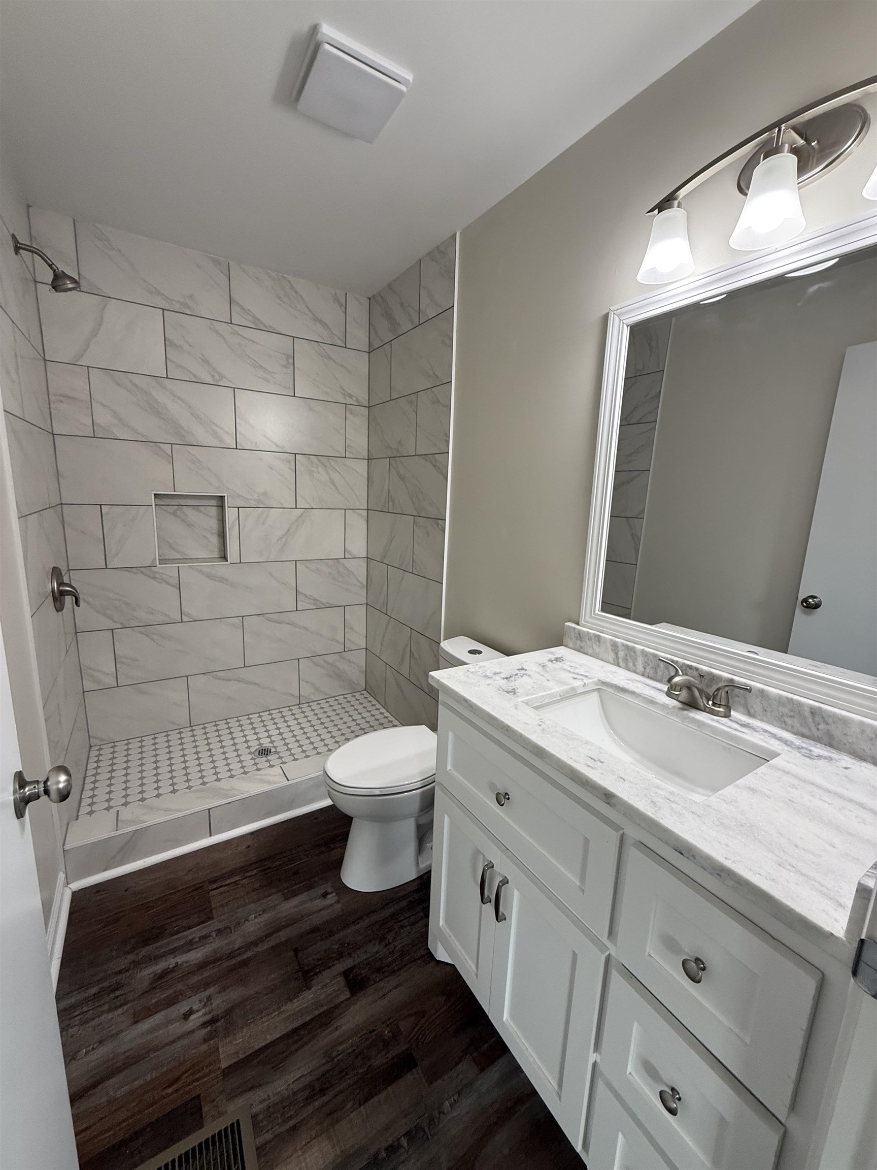 110 ROLLING OAKS DR
