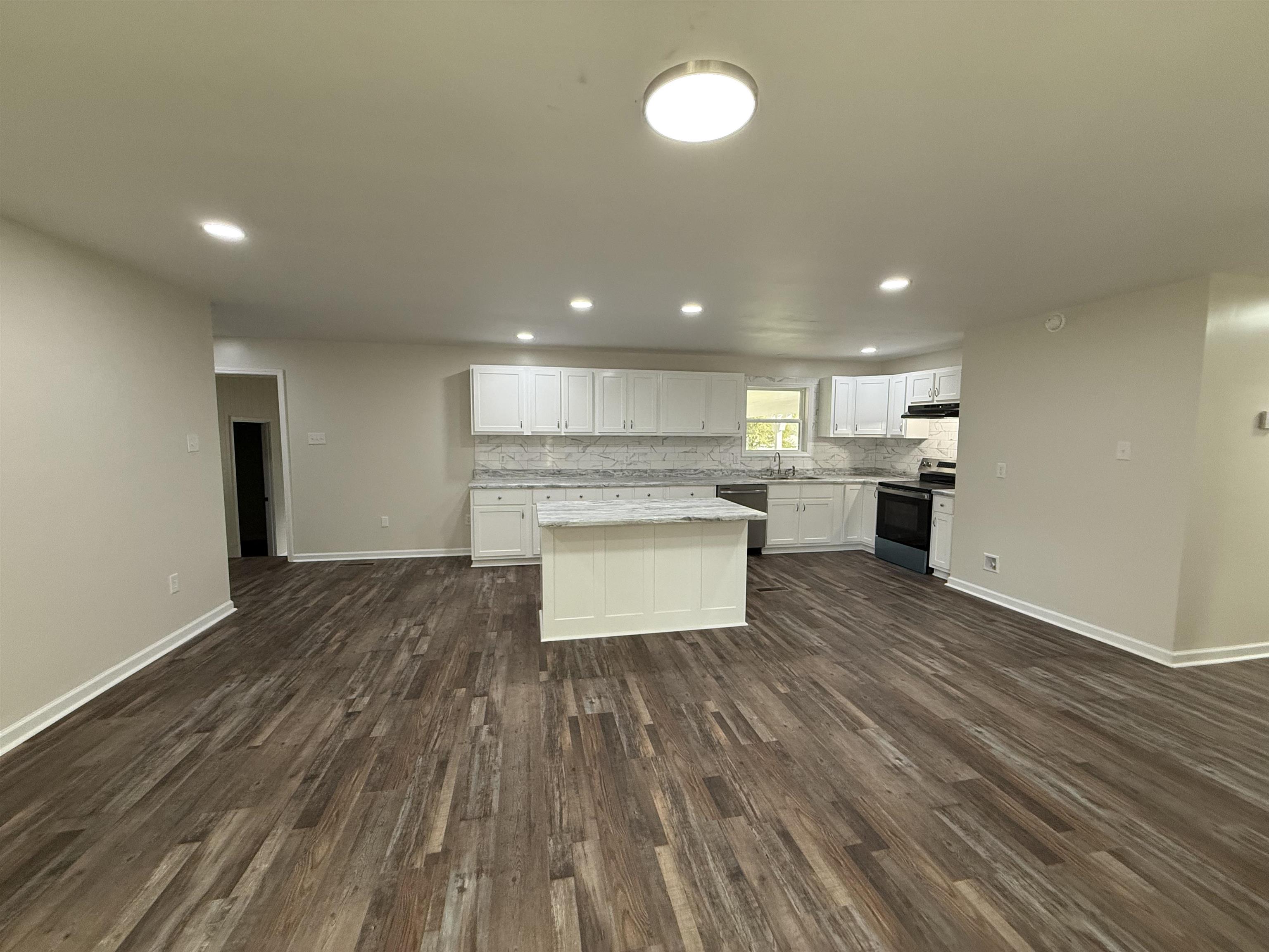 110 ROLLING OAKS DR