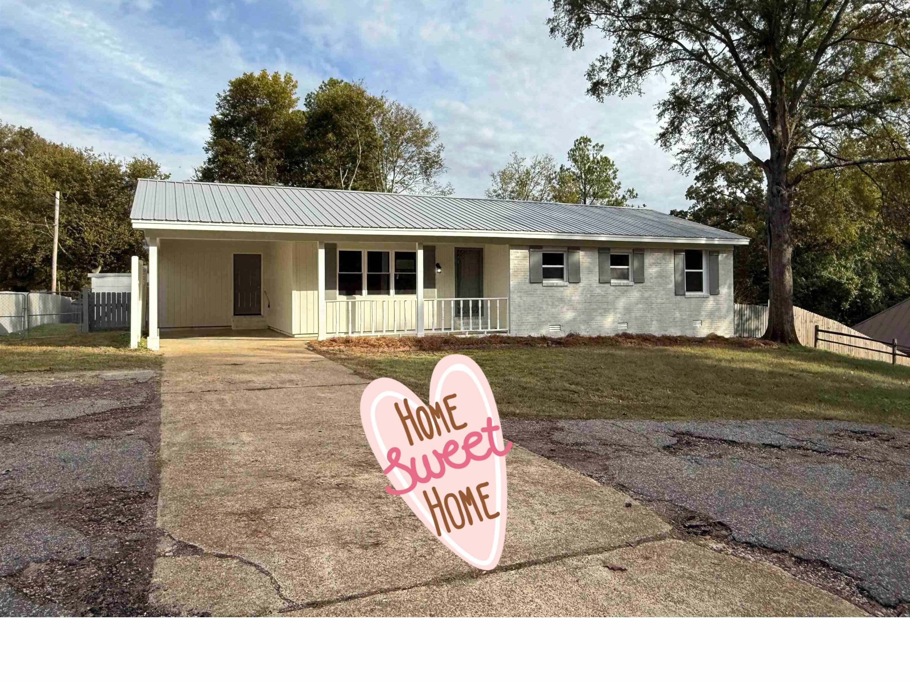 110 ROLLING OAKS DR