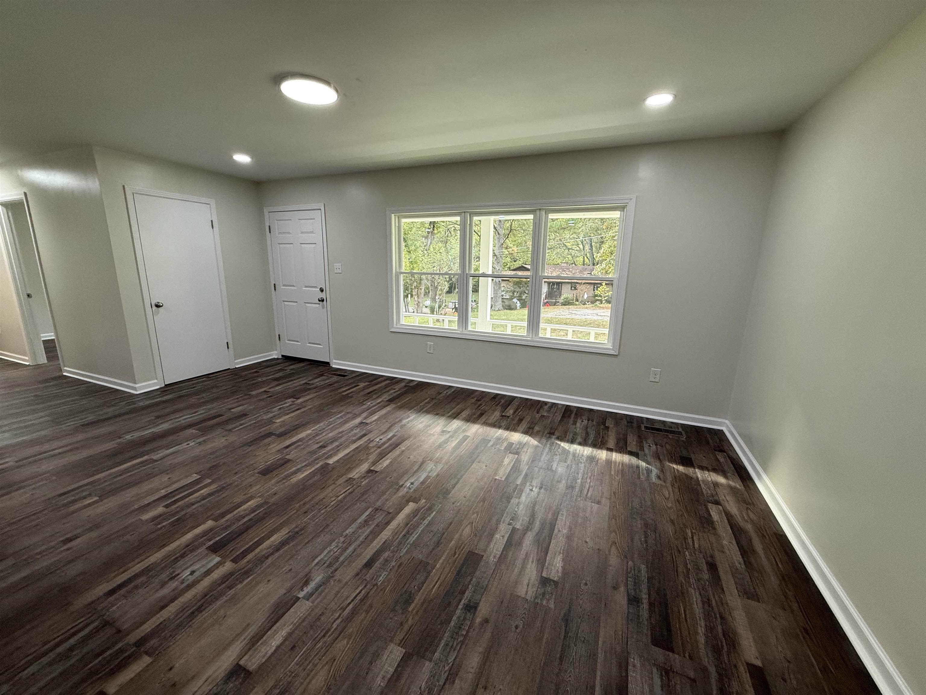 110 ROLLING OAKS DR
