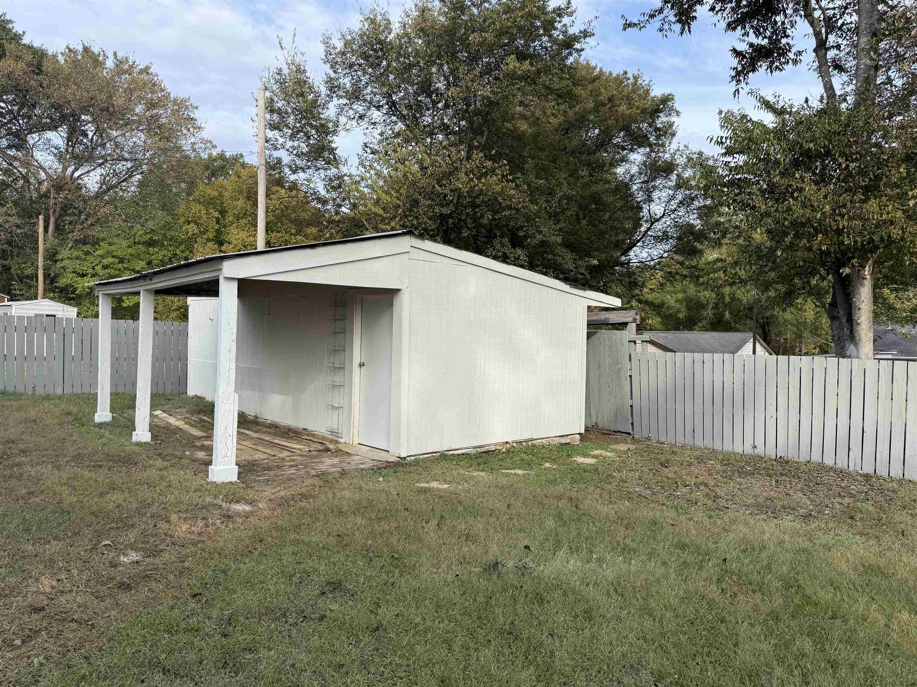 110 ROLLING OAKS DR