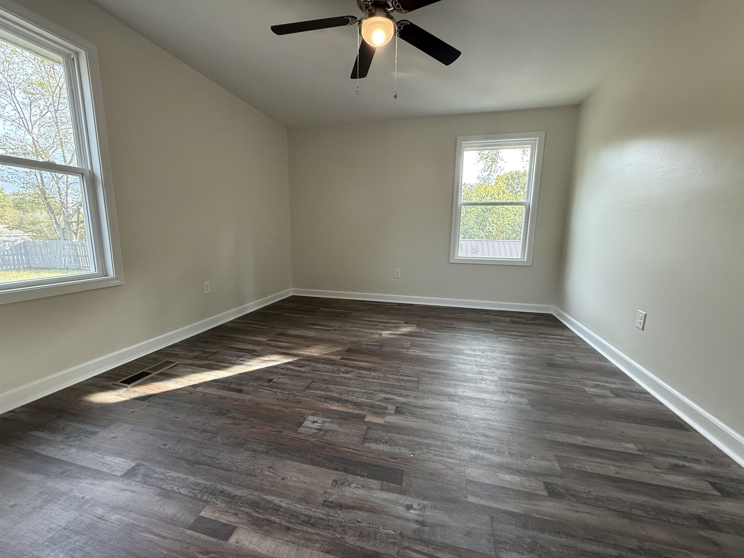 110 ROLLING OAKS DR