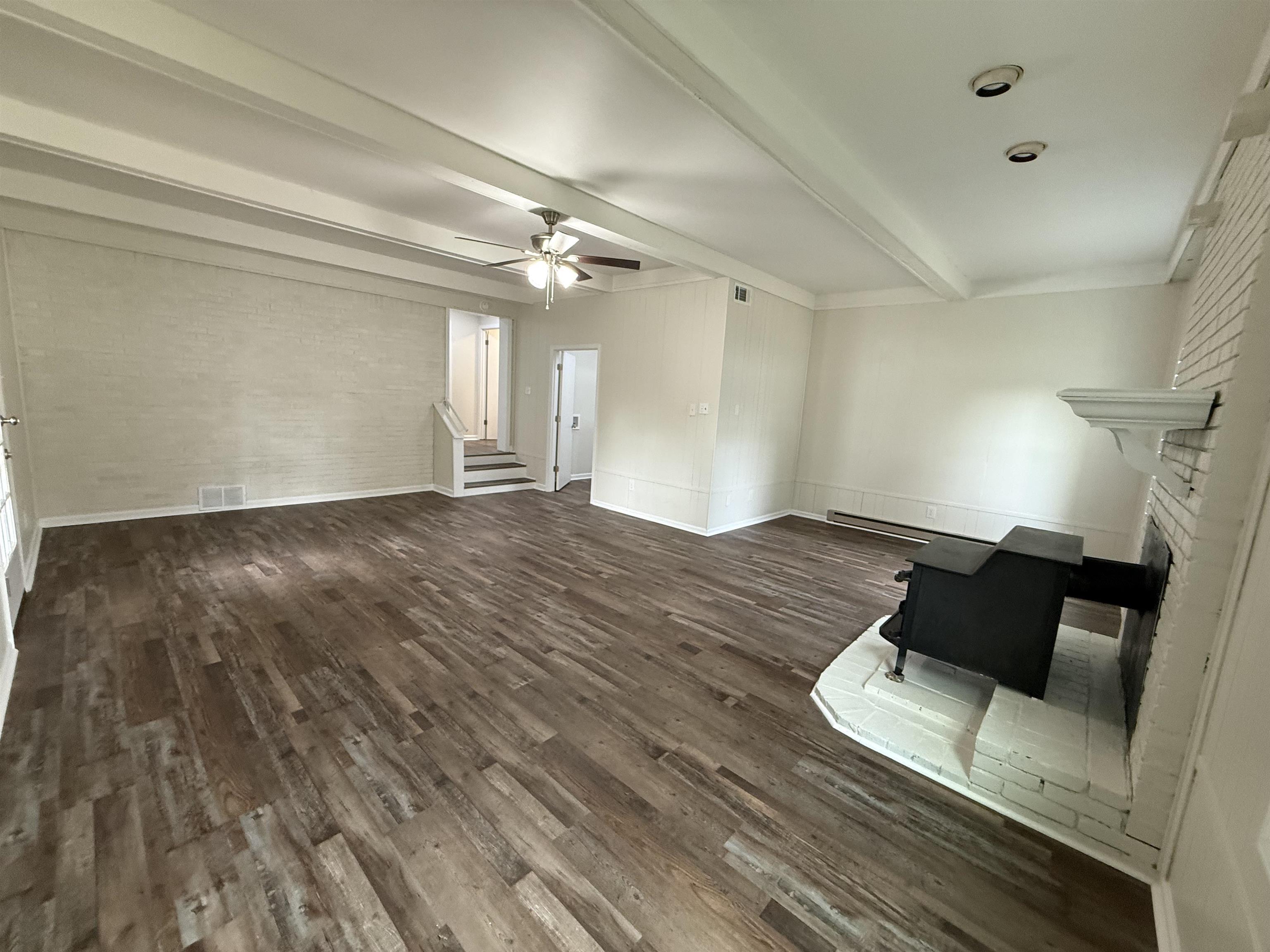 110 ROLLING OAKS DR