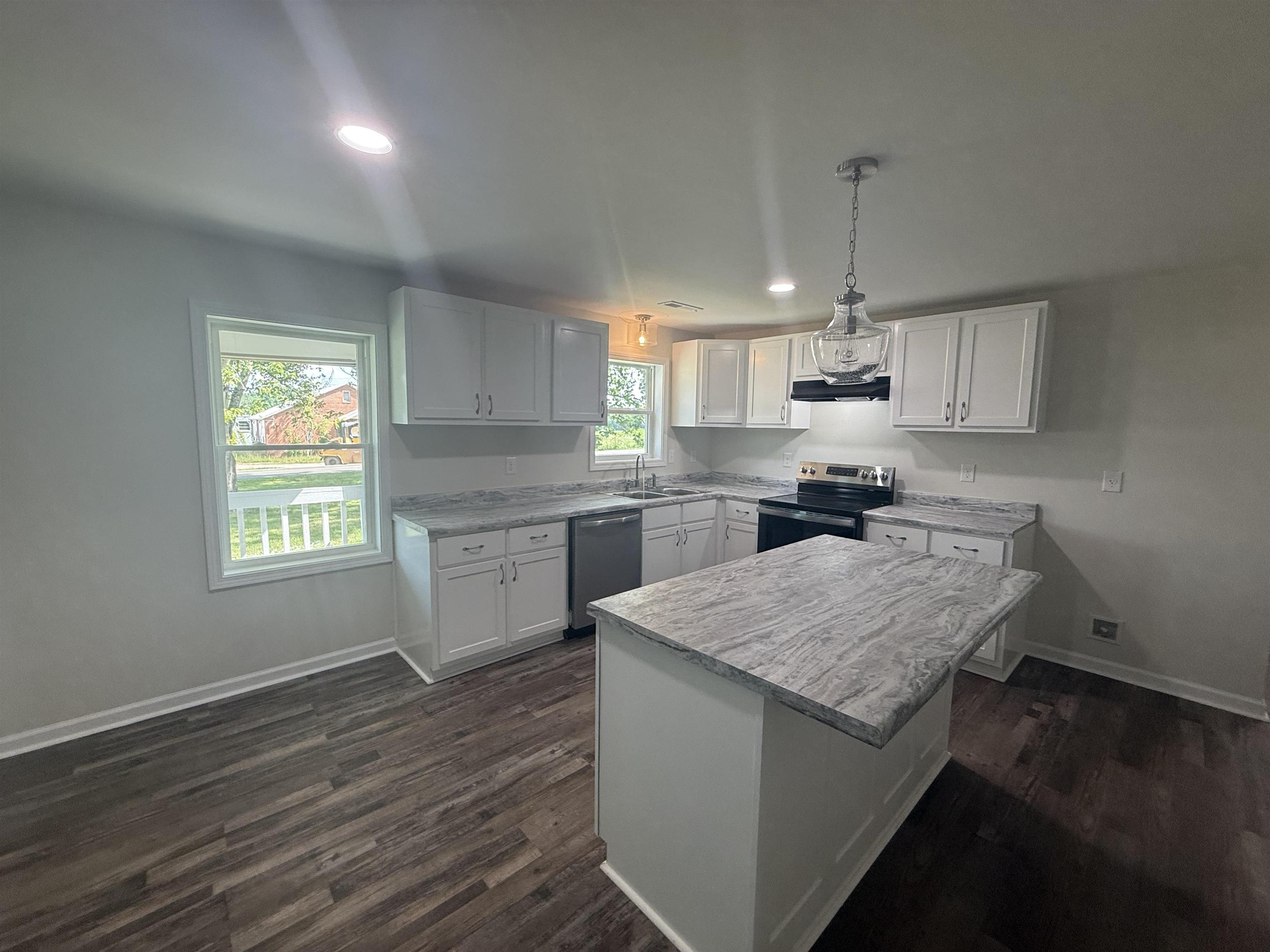 170 LEAPWOOD DR