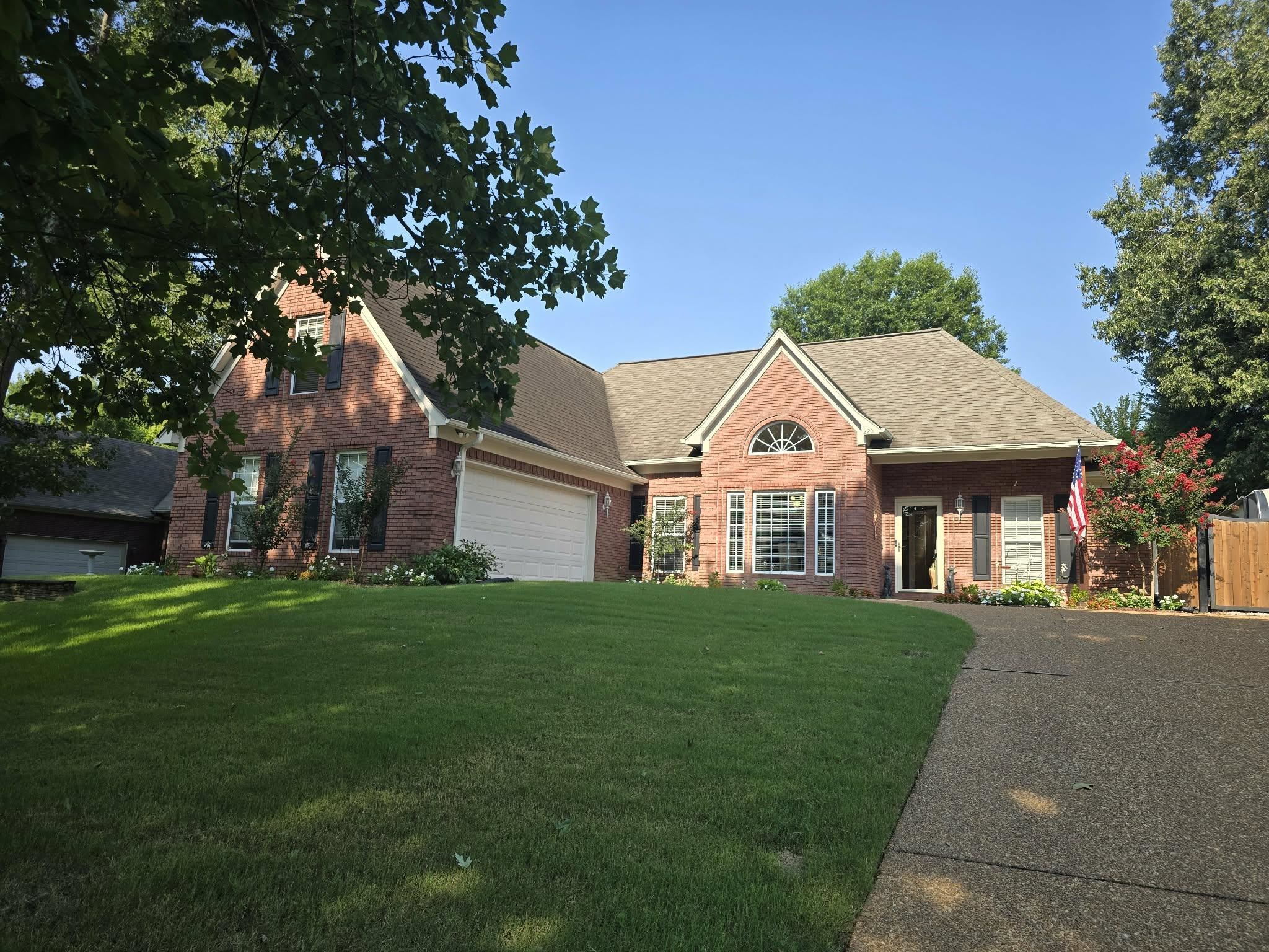 220 COUNTRYSIDE DR