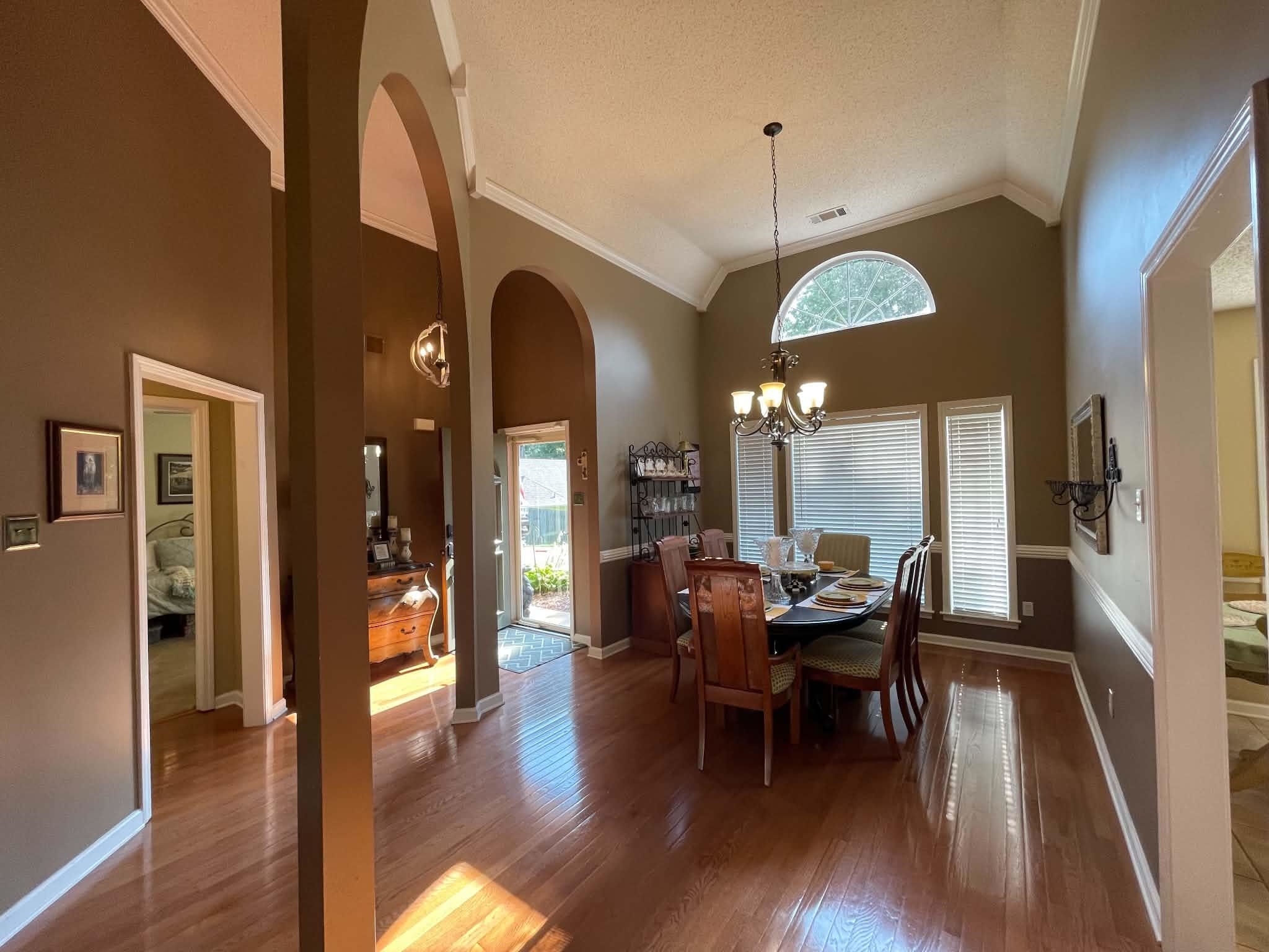 220 COUNTRYSIDE DR
