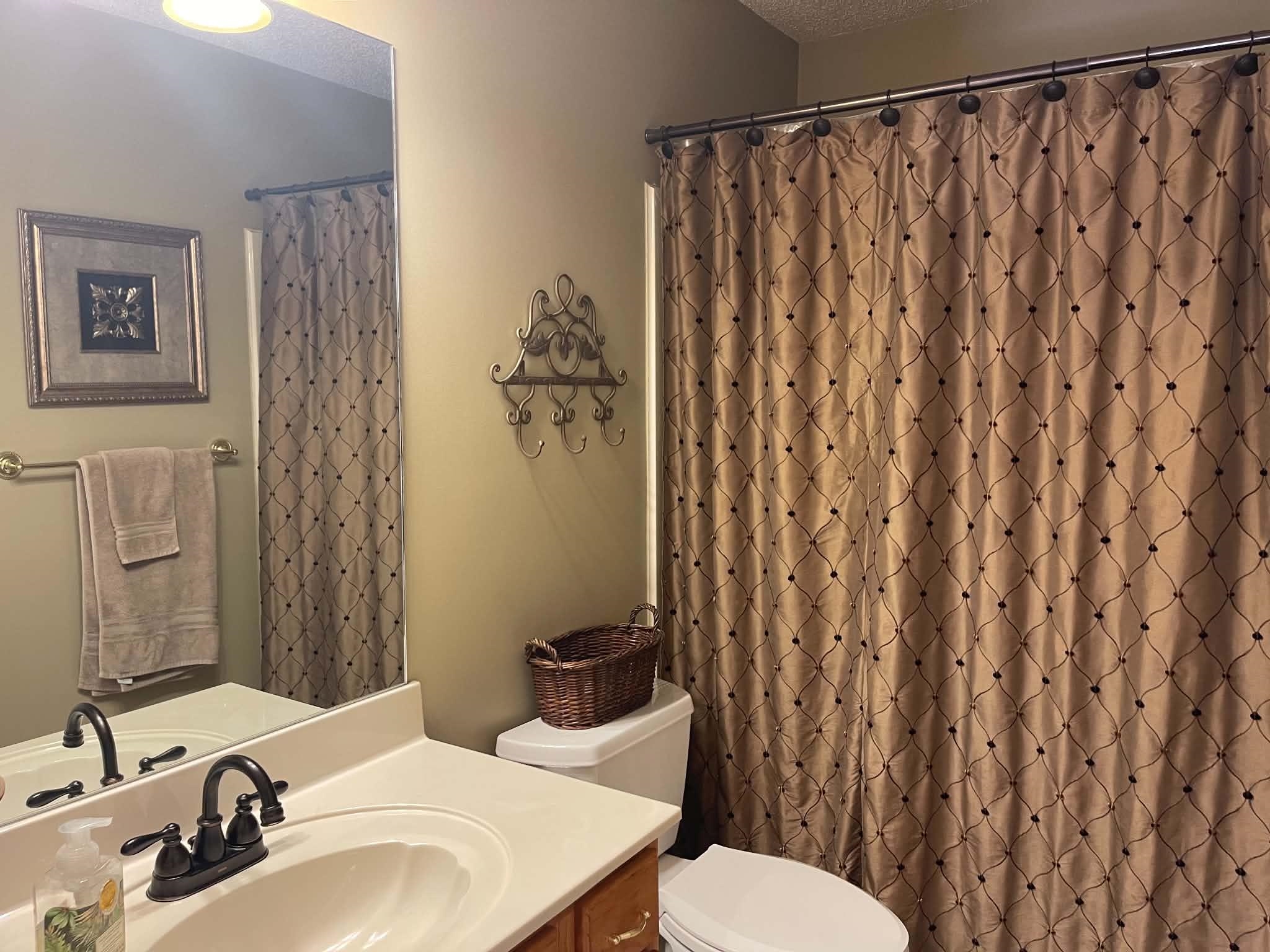 220 COUNTRYSIDE DR