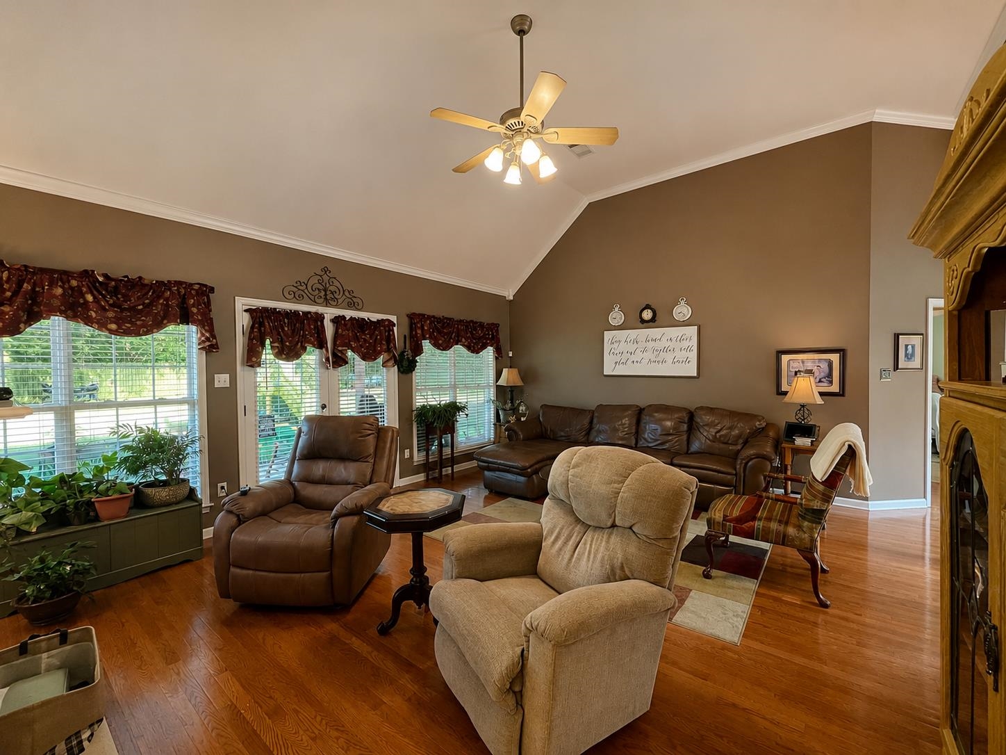 220 COUNTRYSIDE DR