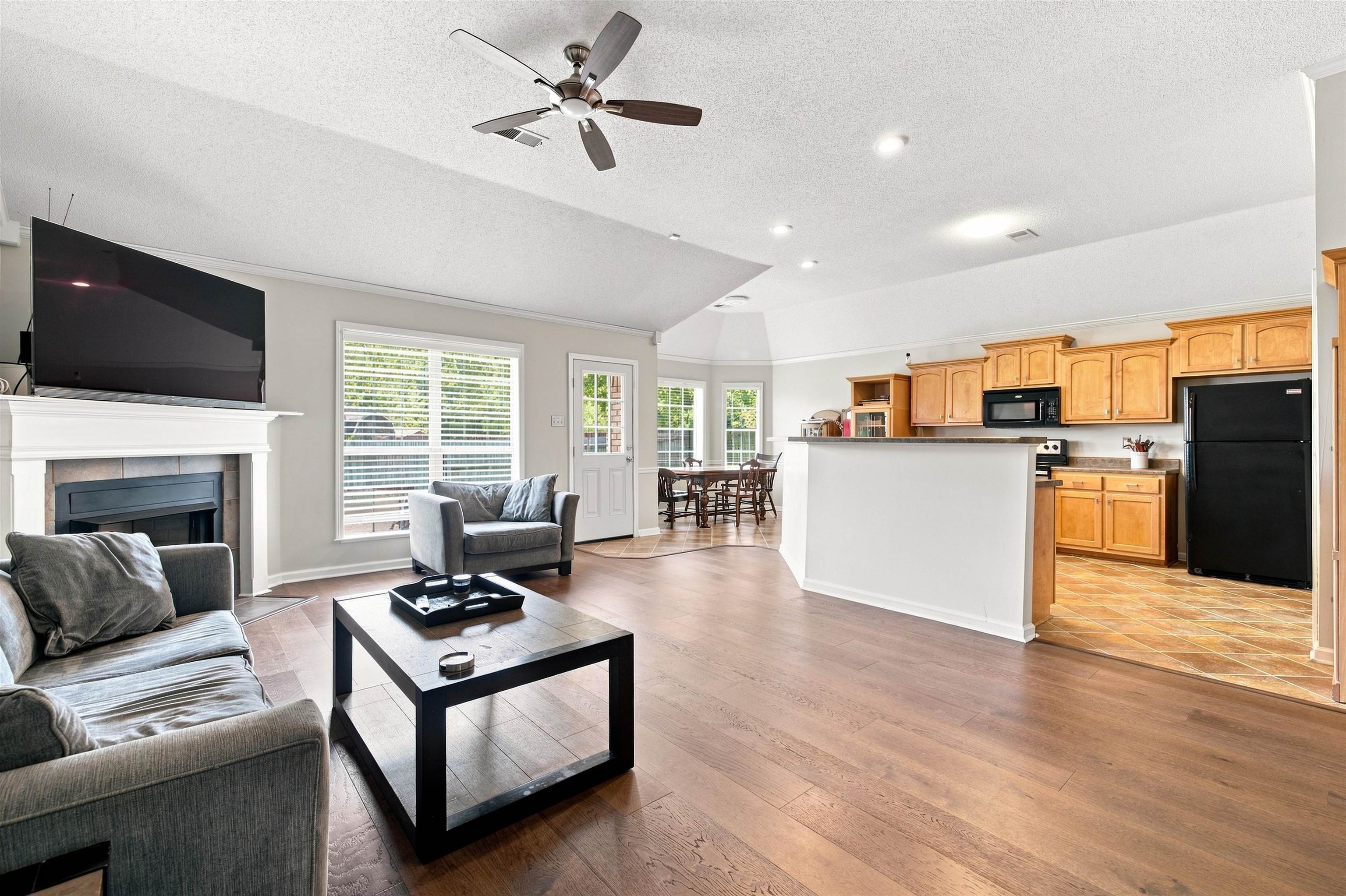 255 CAMERON DR