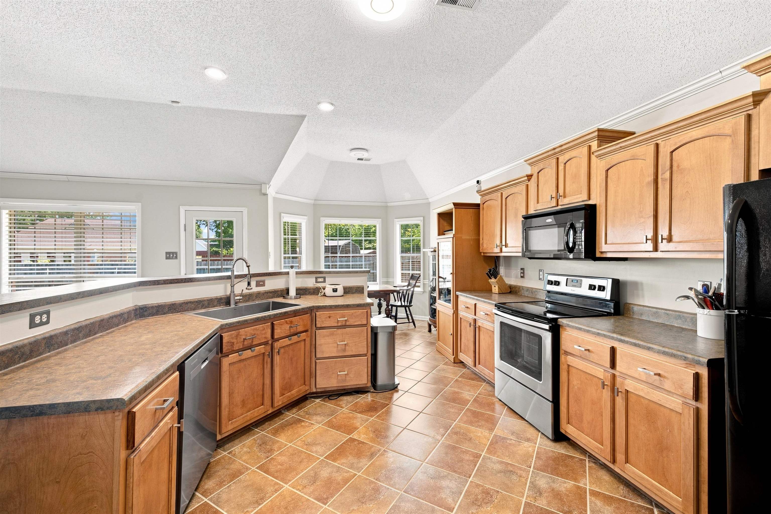 255 CAMERON DR