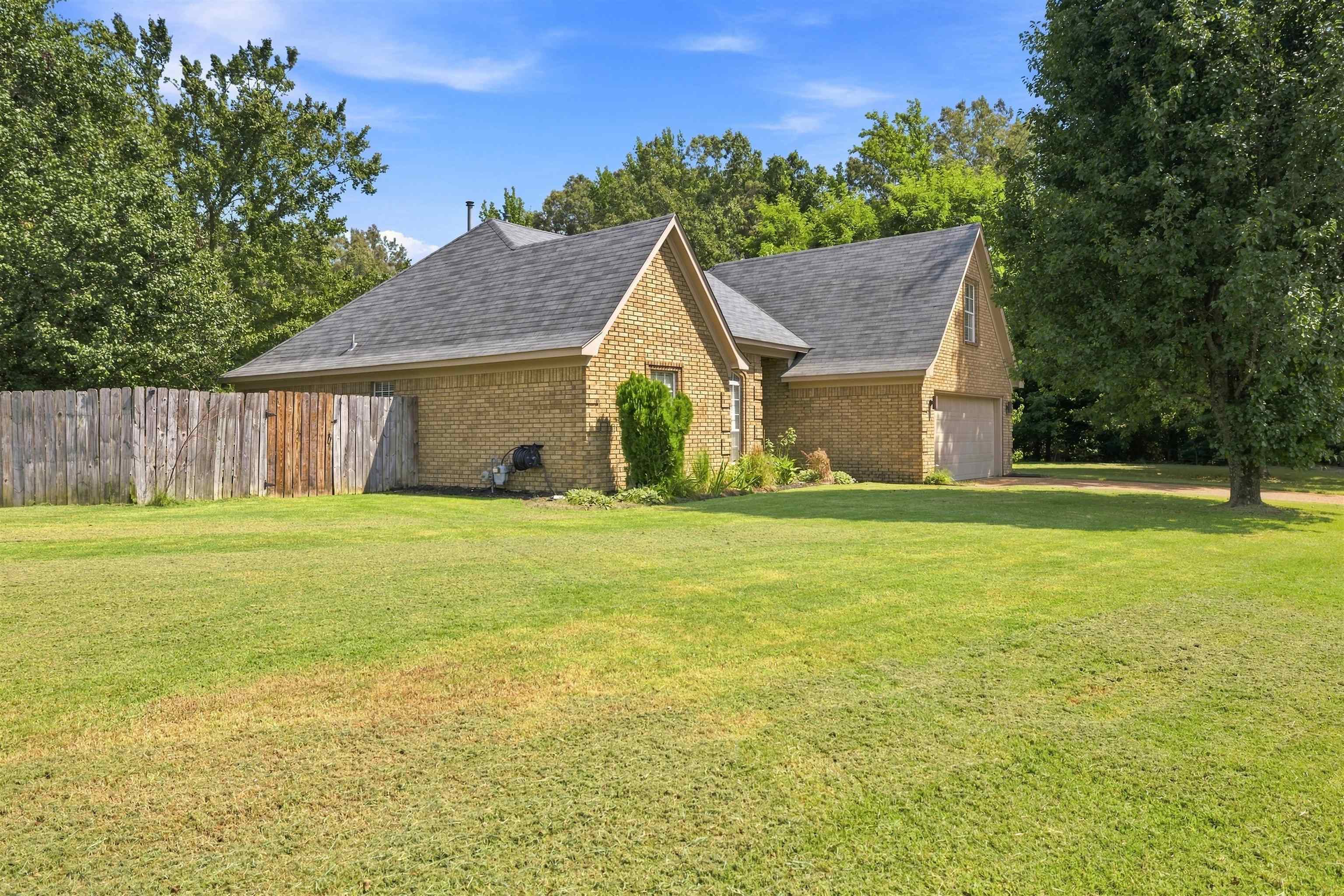 255 CAMERON DR