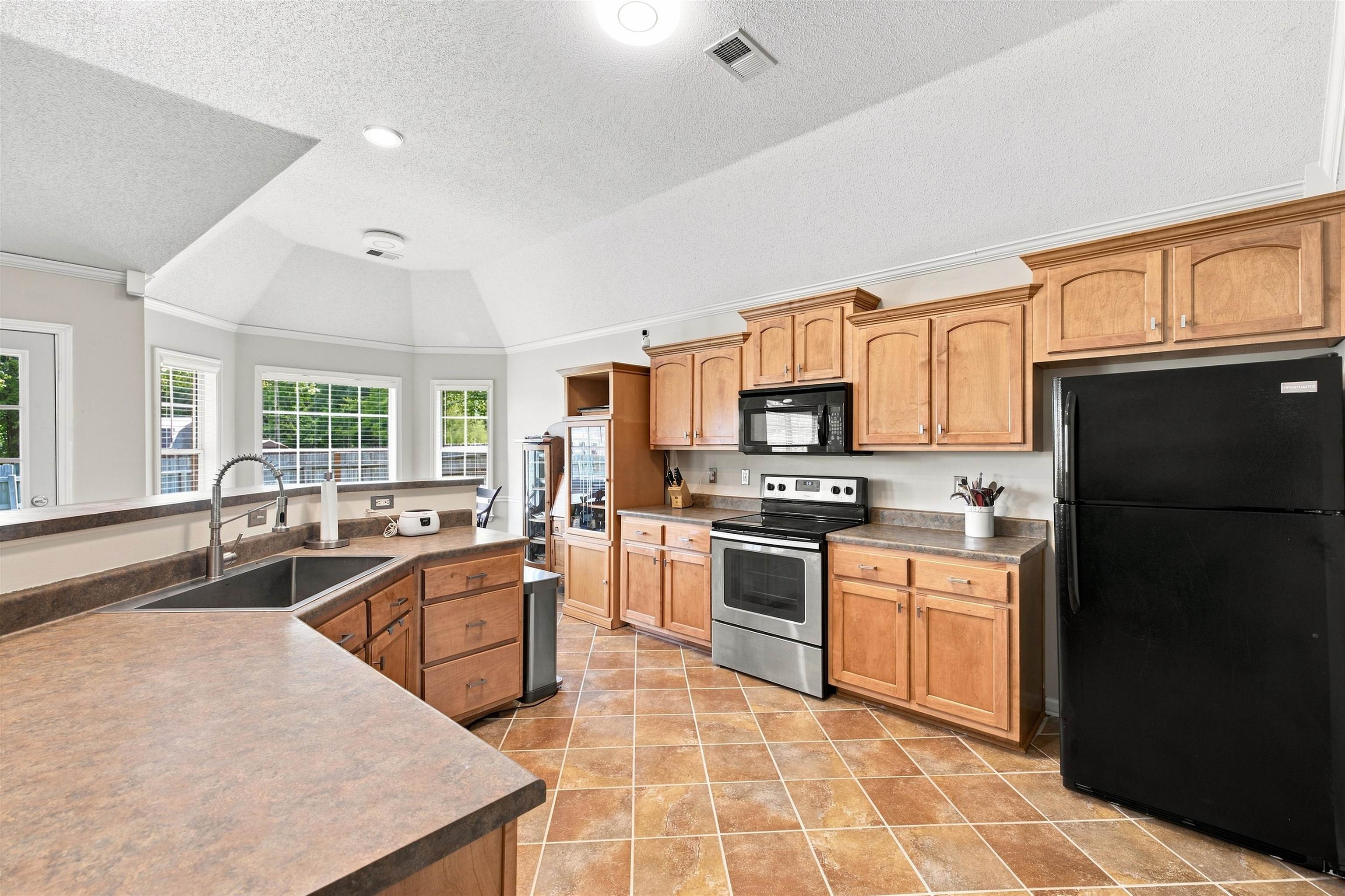 255 CAMERON DR