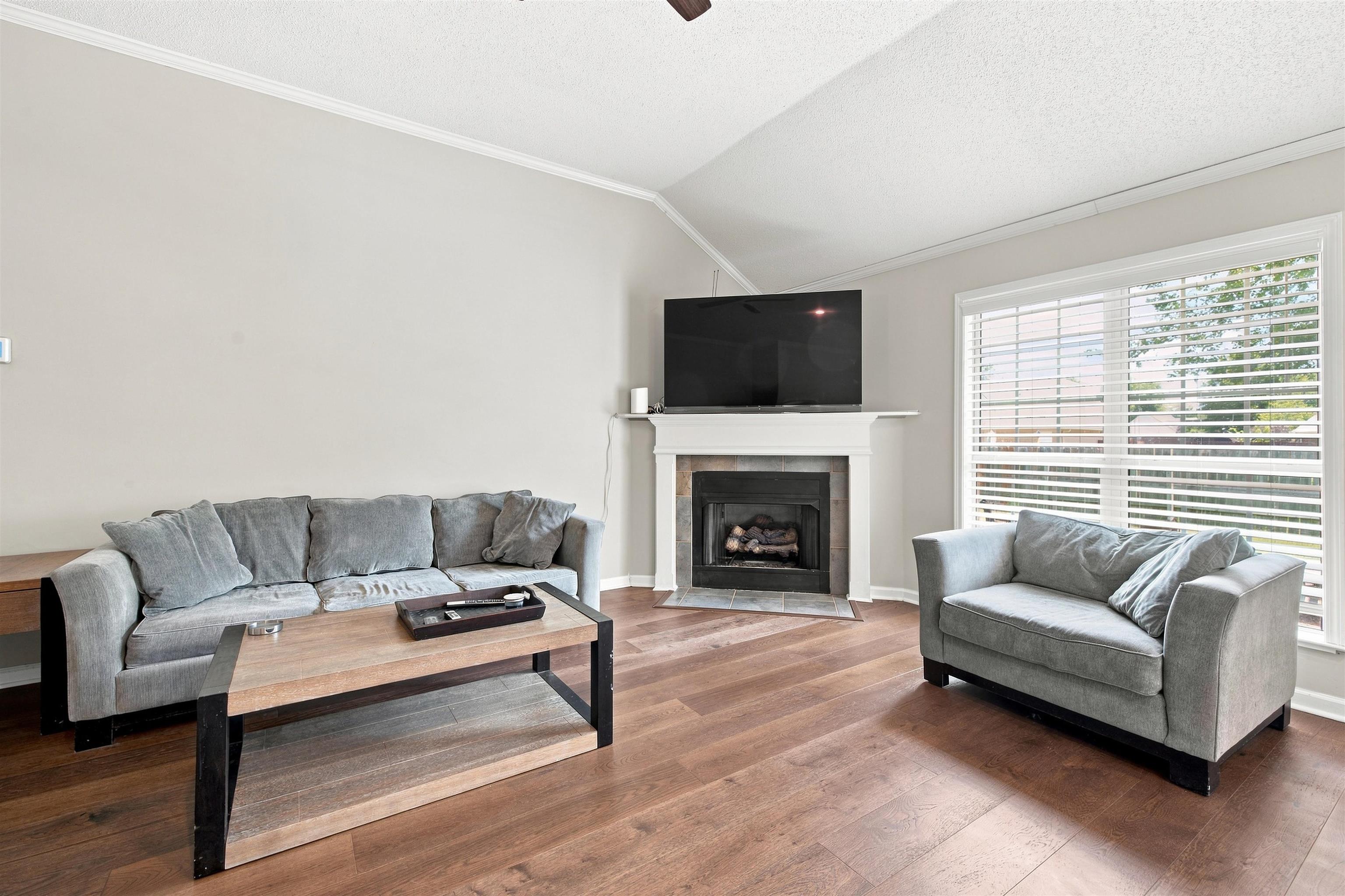 255 CAMERON DR