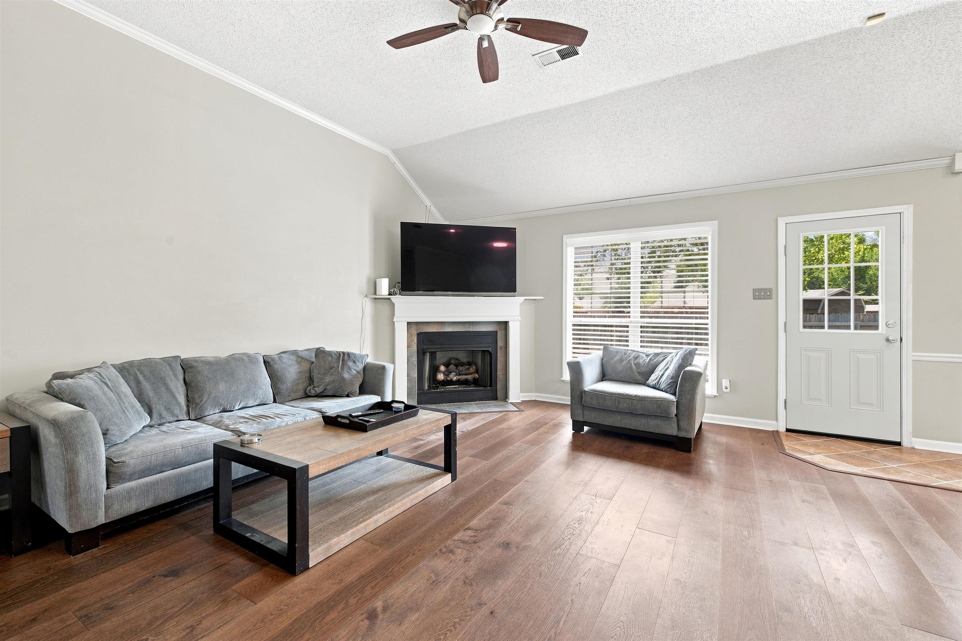 255 CAMERON DR