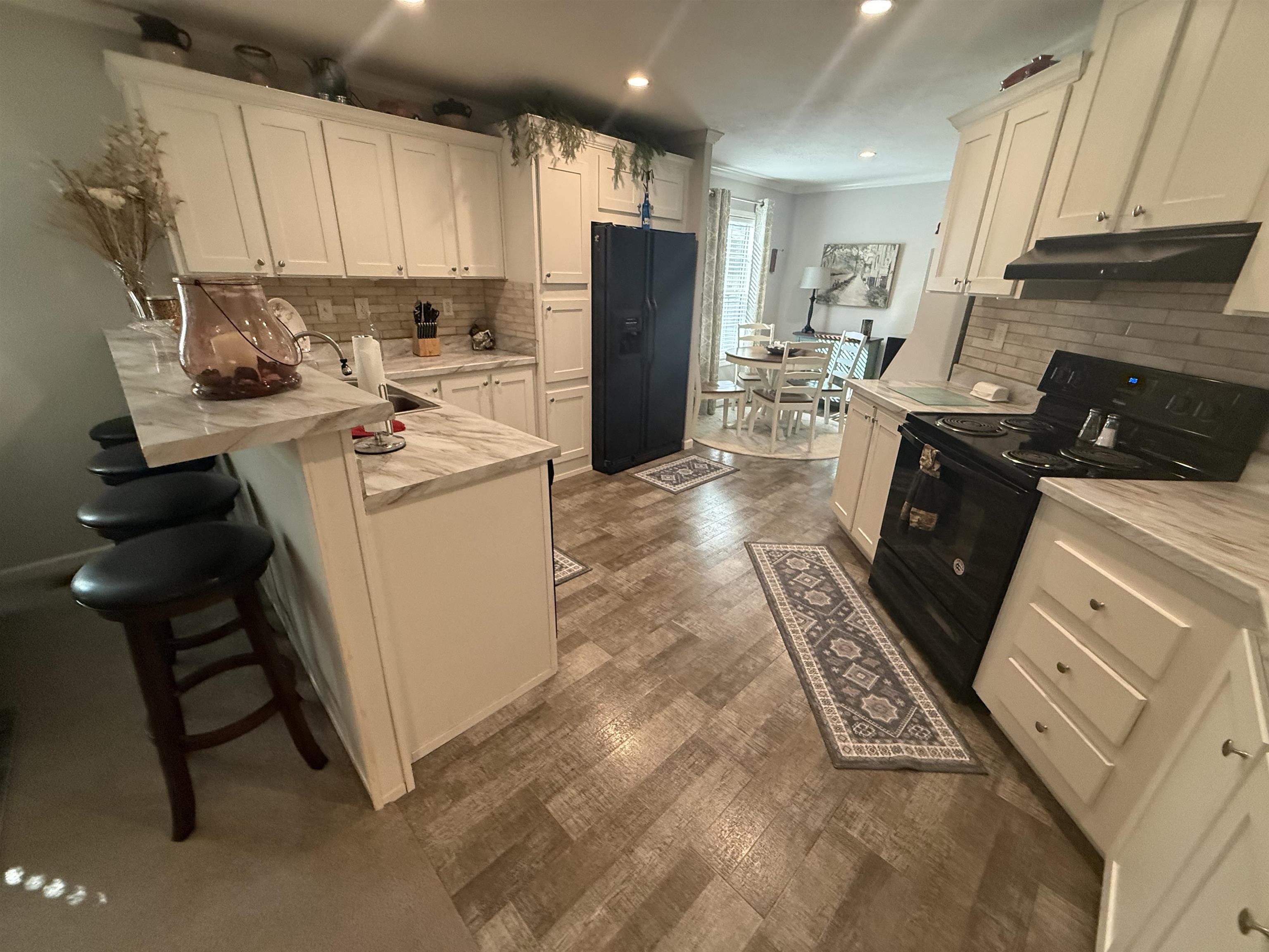 185 PINETREE RD