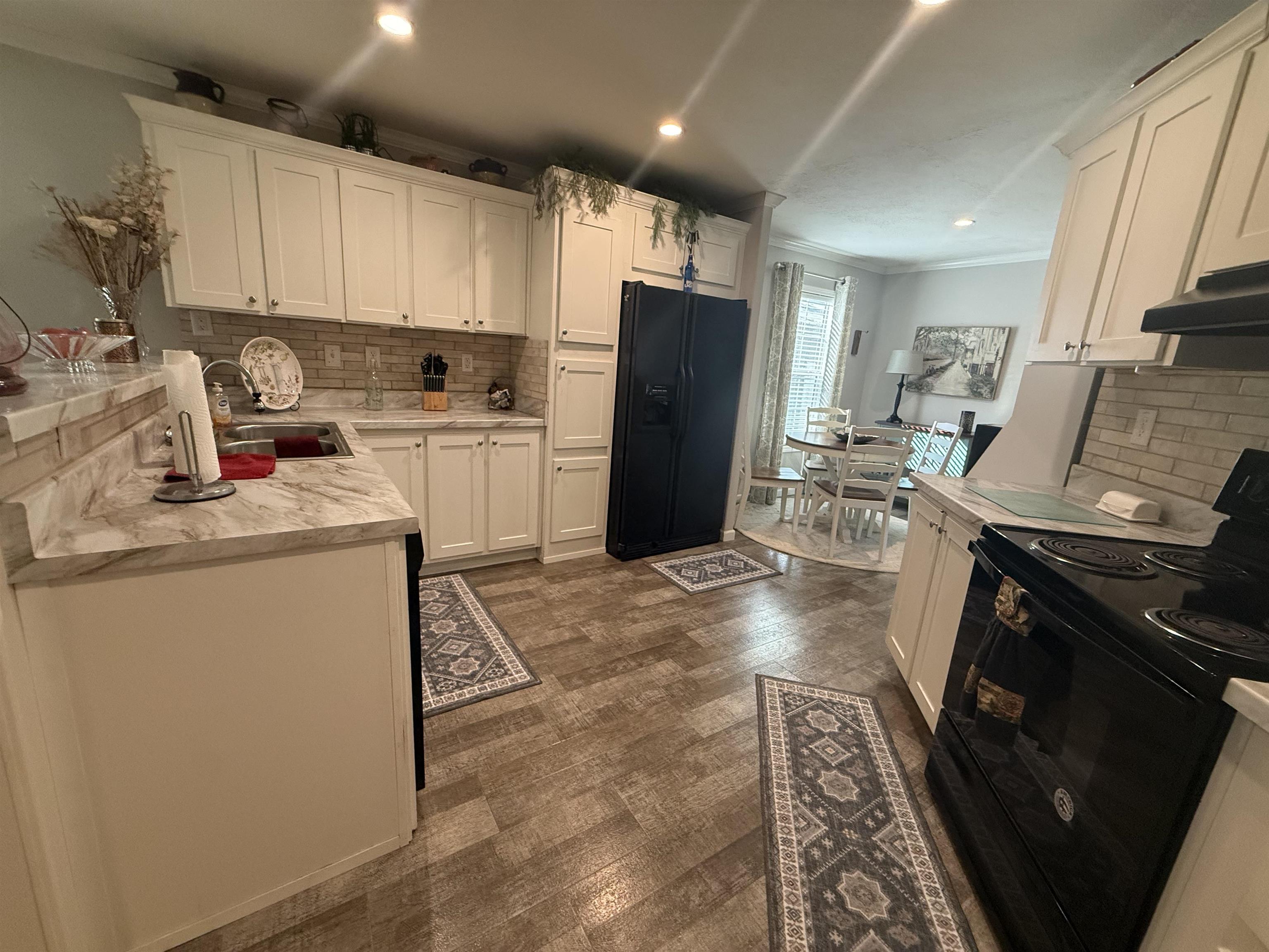 185 PINETREE RD