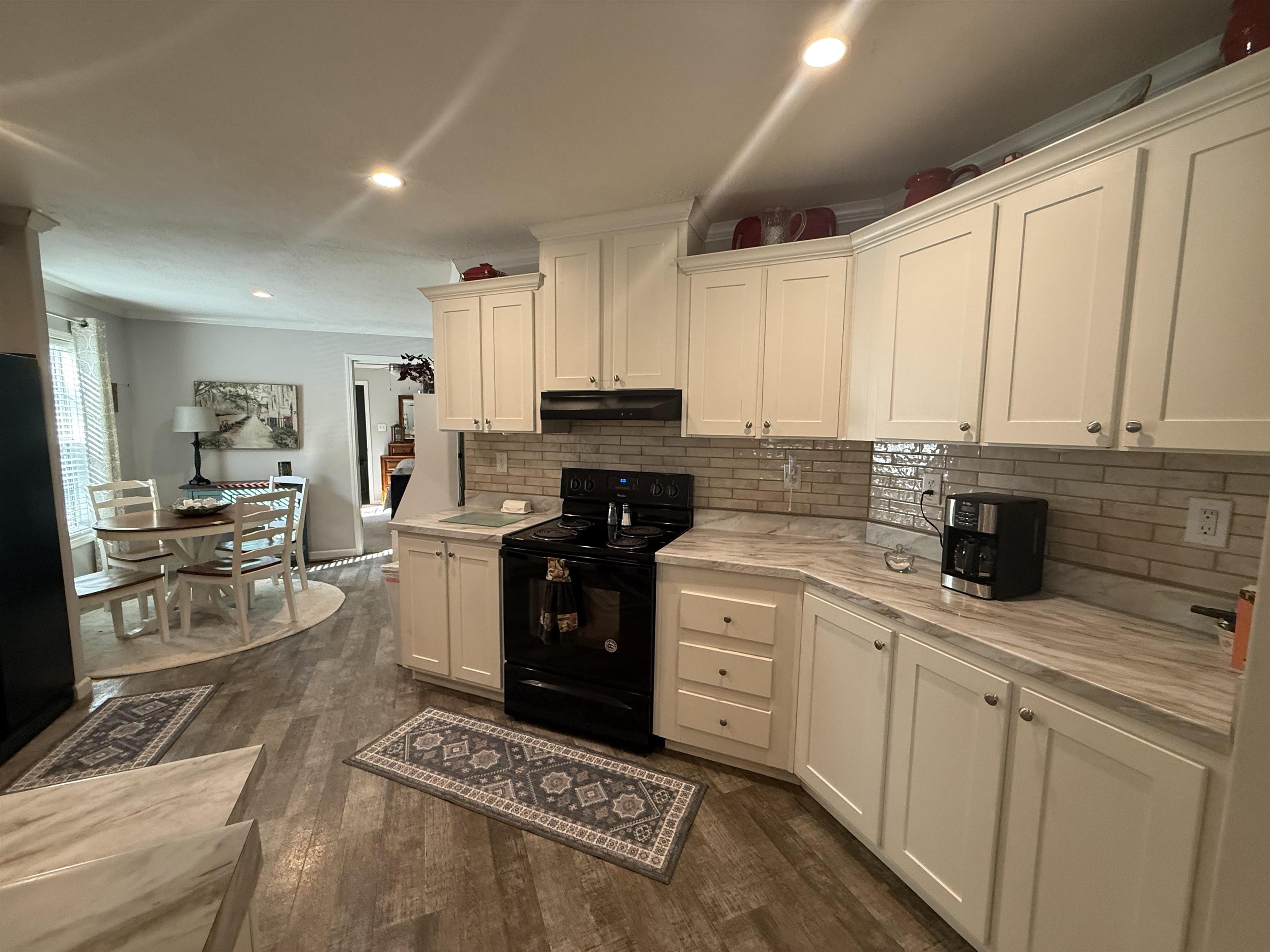 185 PINETREE RD
