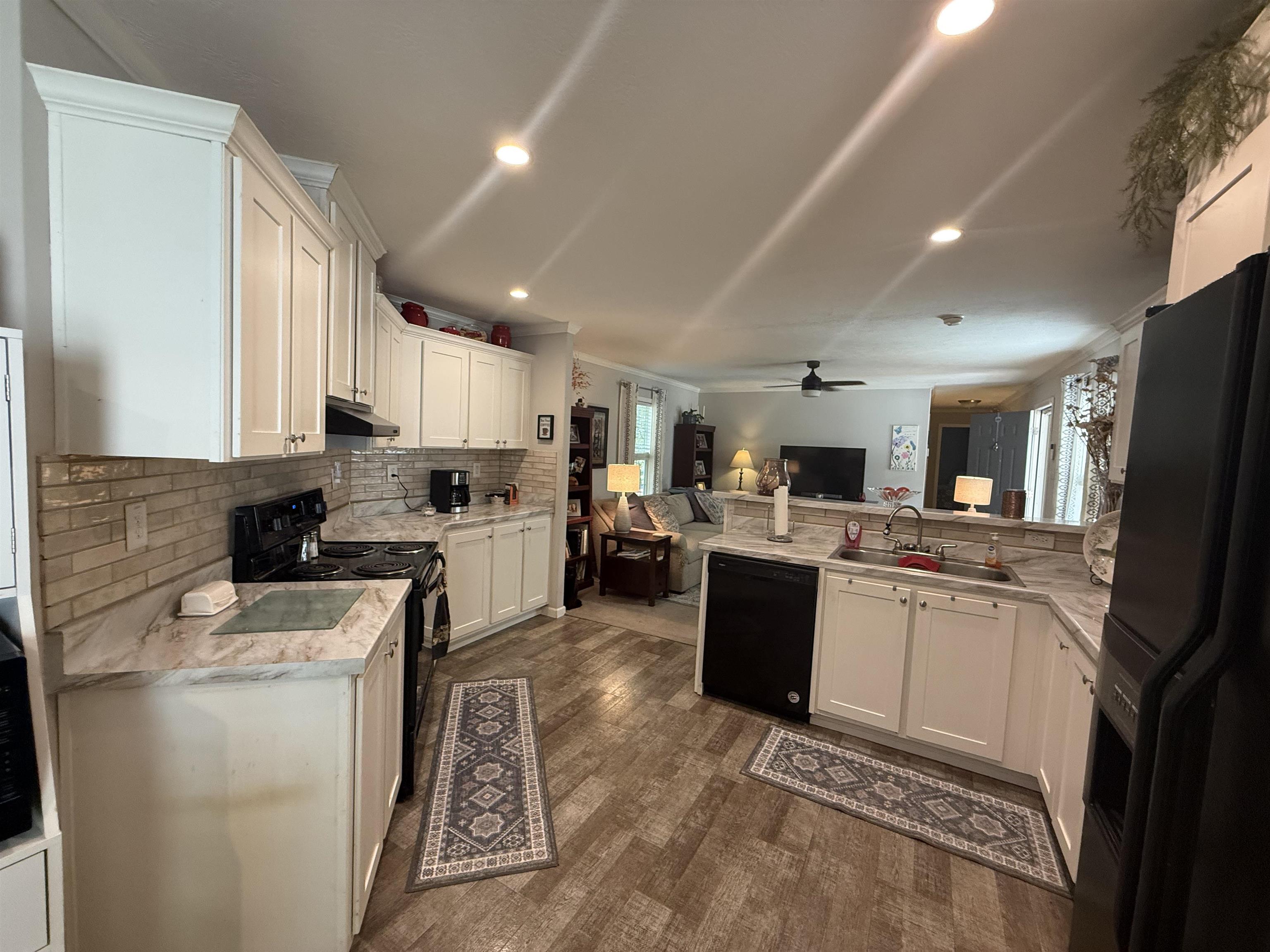 185 PINETREE RD