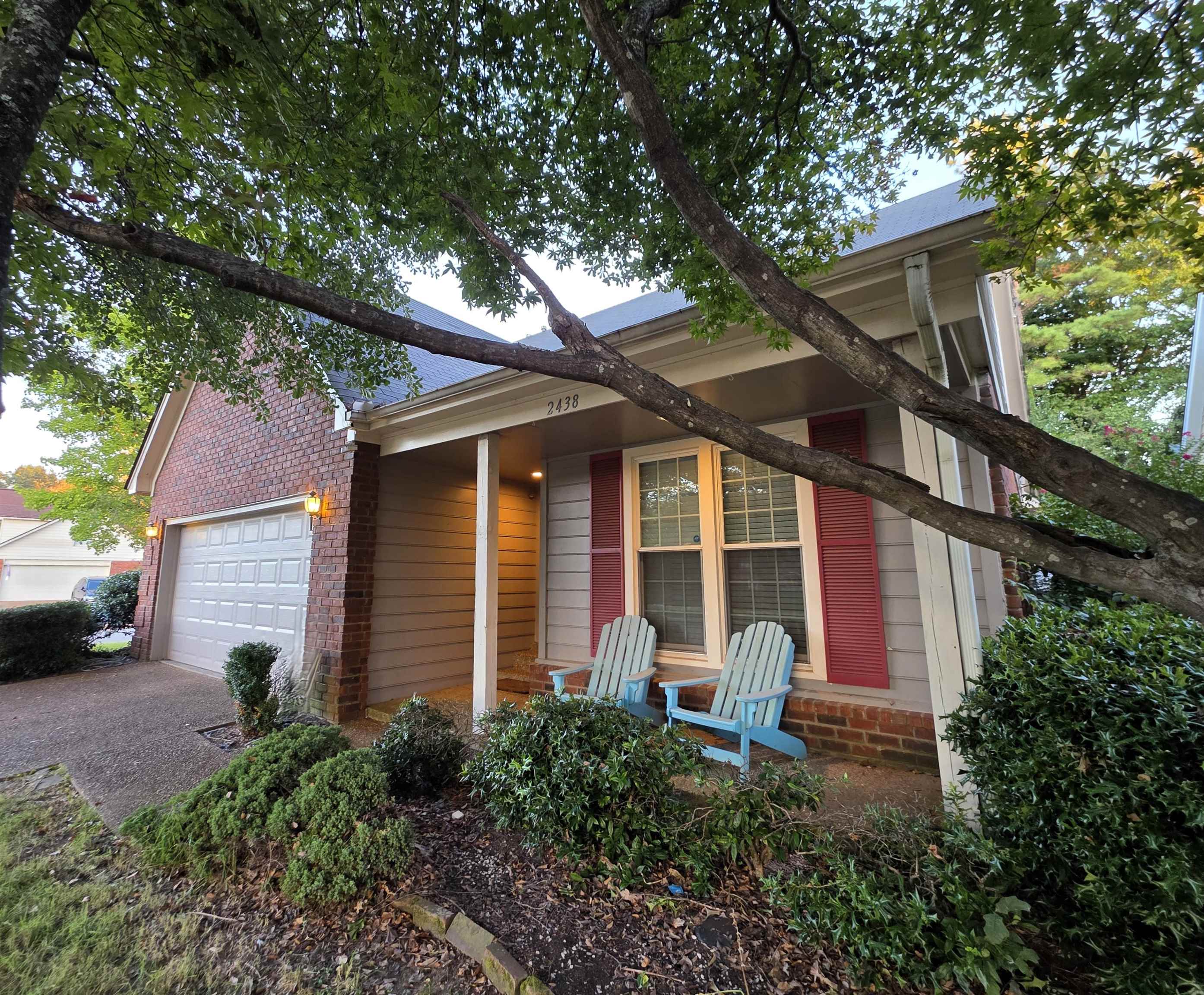 2438 LAKE EDGE DR