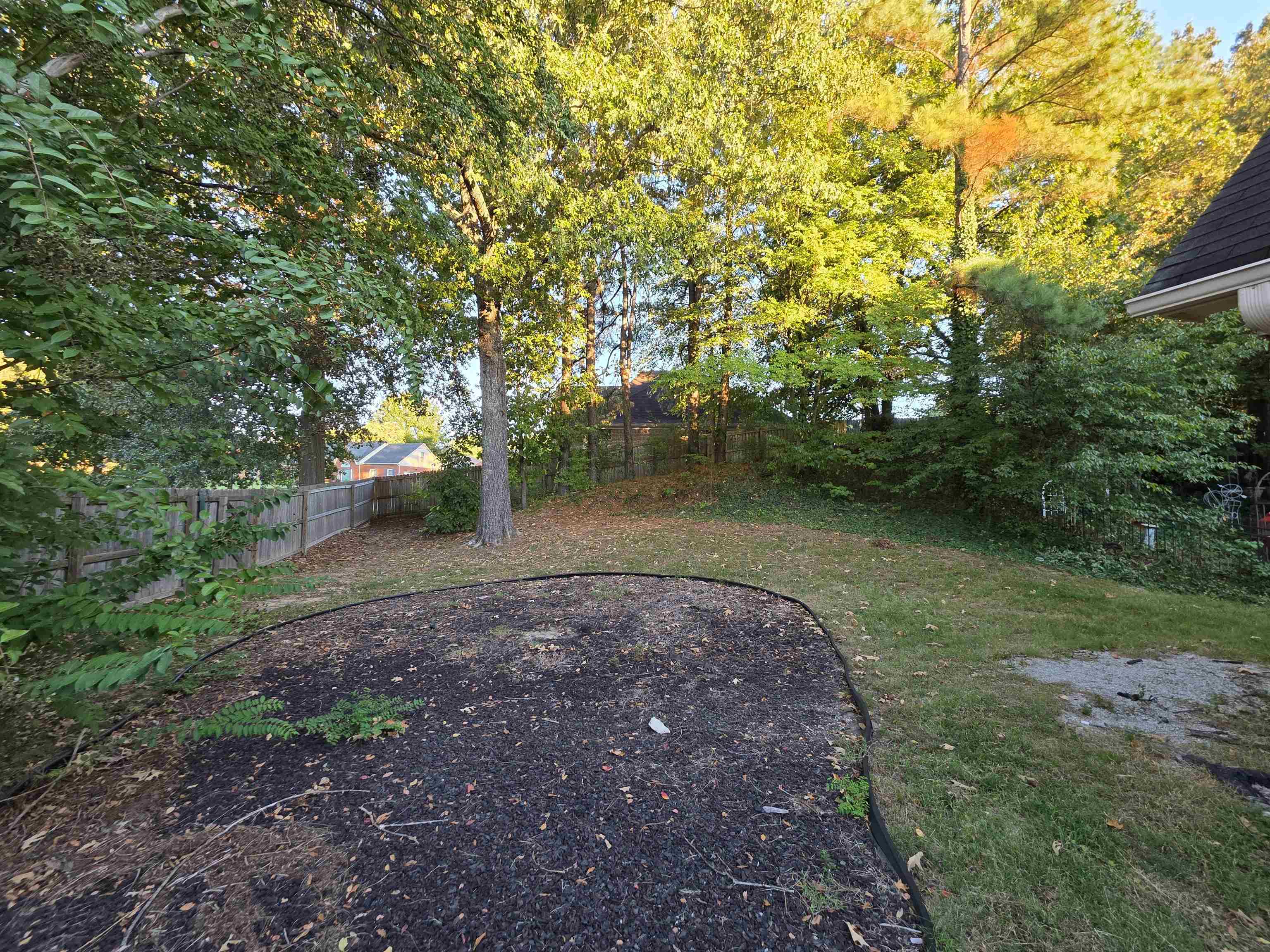 2438 LAKE EDGE DR
