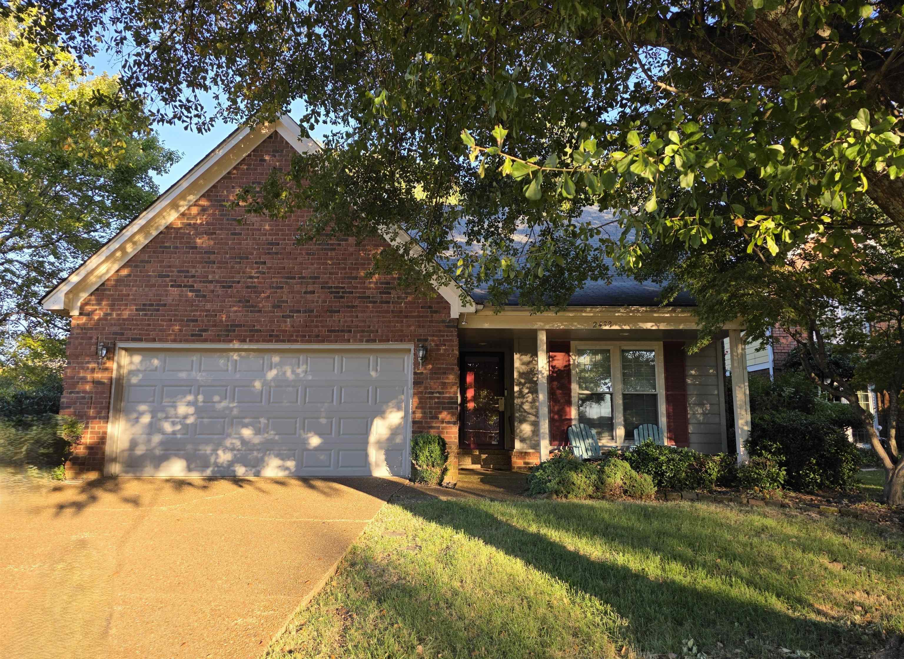 2438 LAKE EDGE DR
