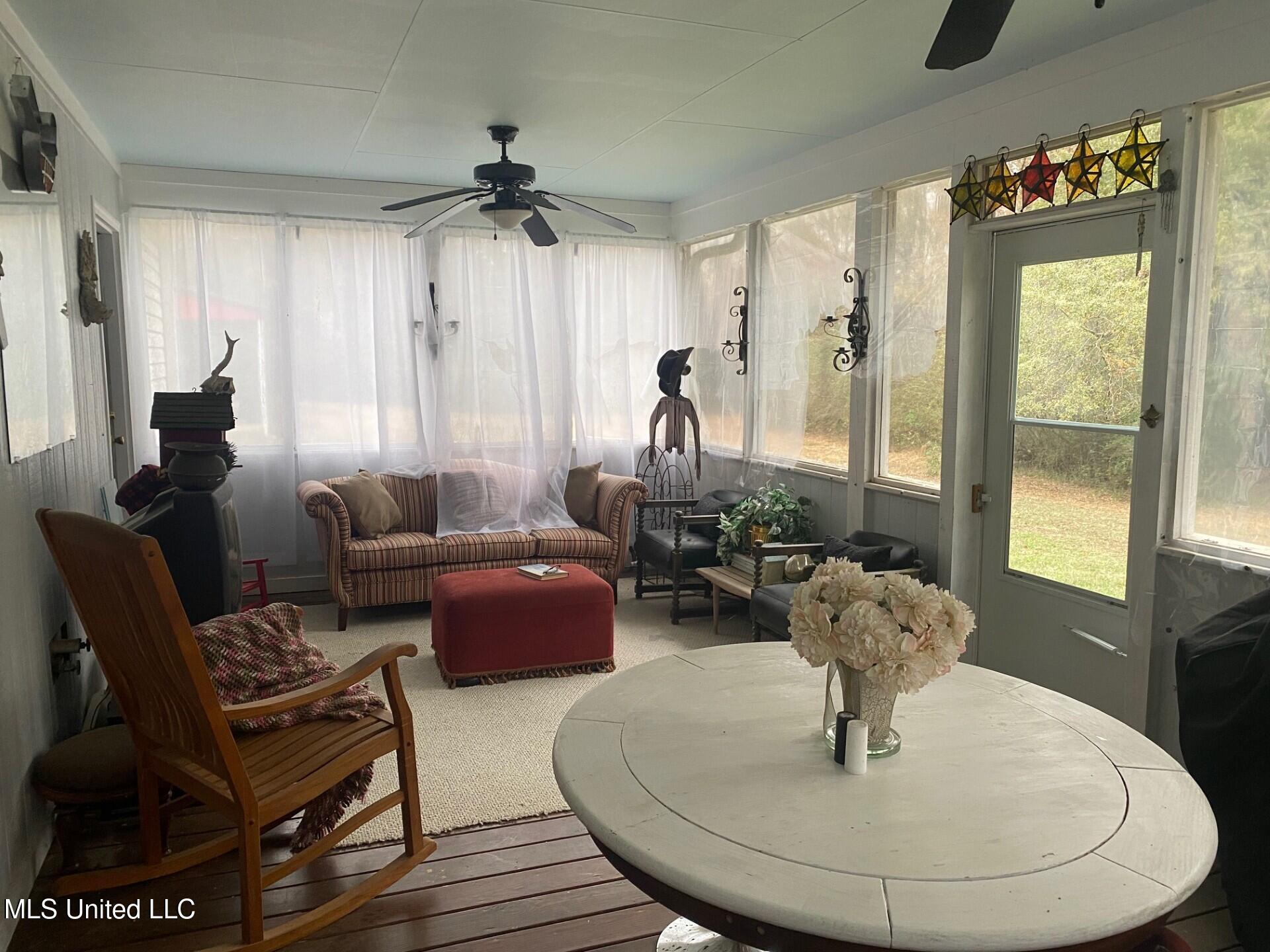 2085 Yellowdog Road