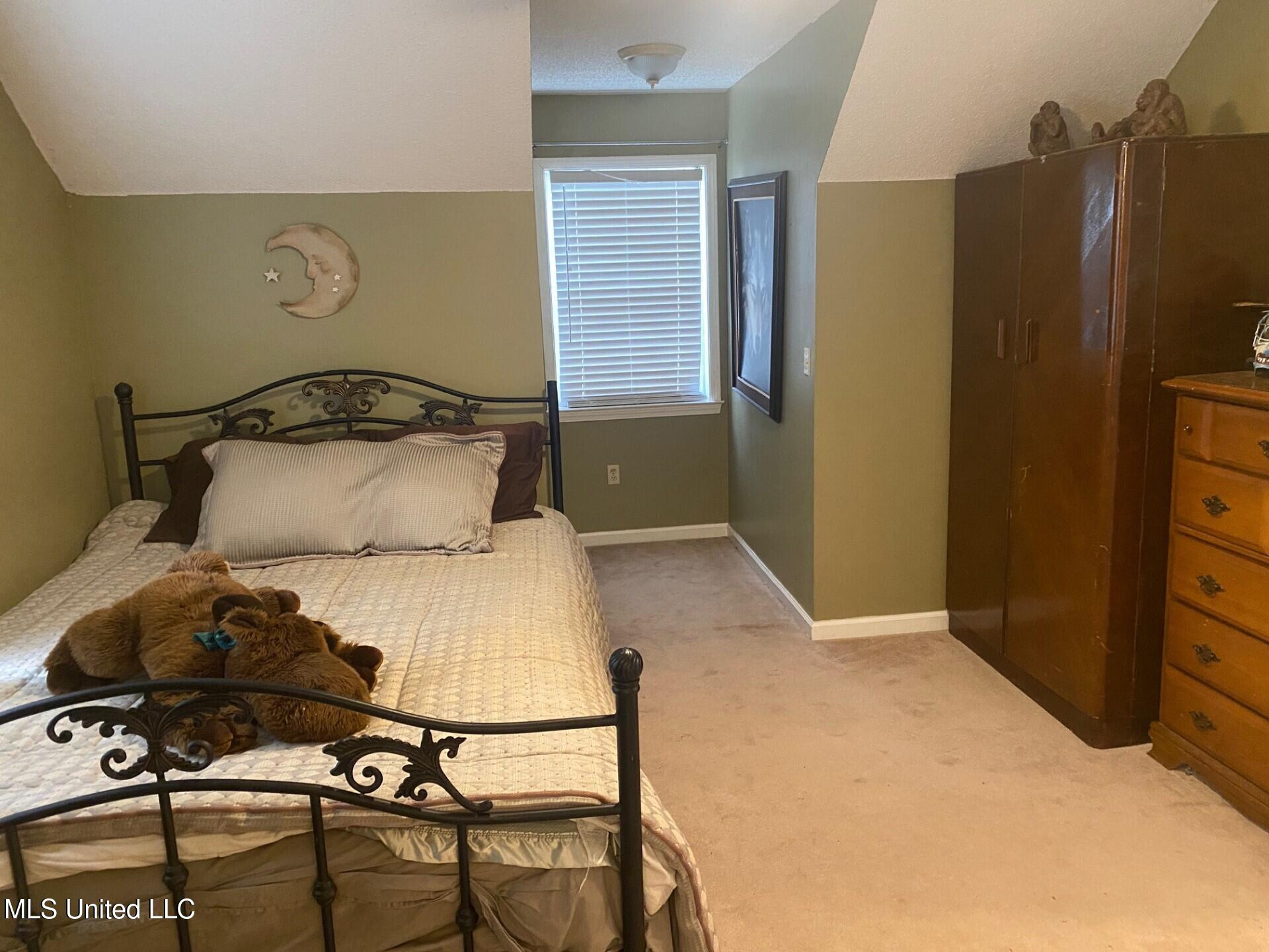 2085 Yellowdog Road