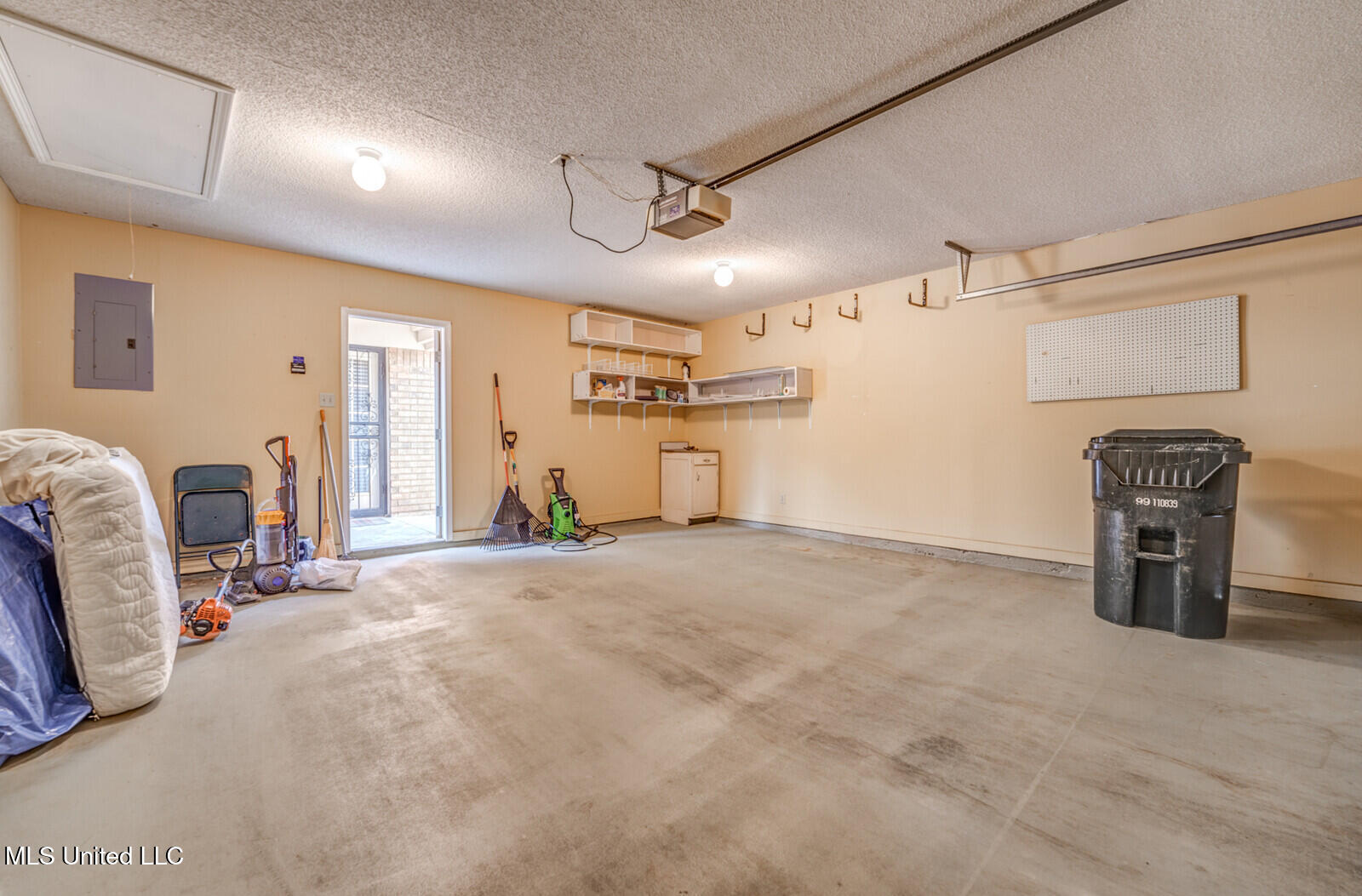 6742 Beaumont Circle