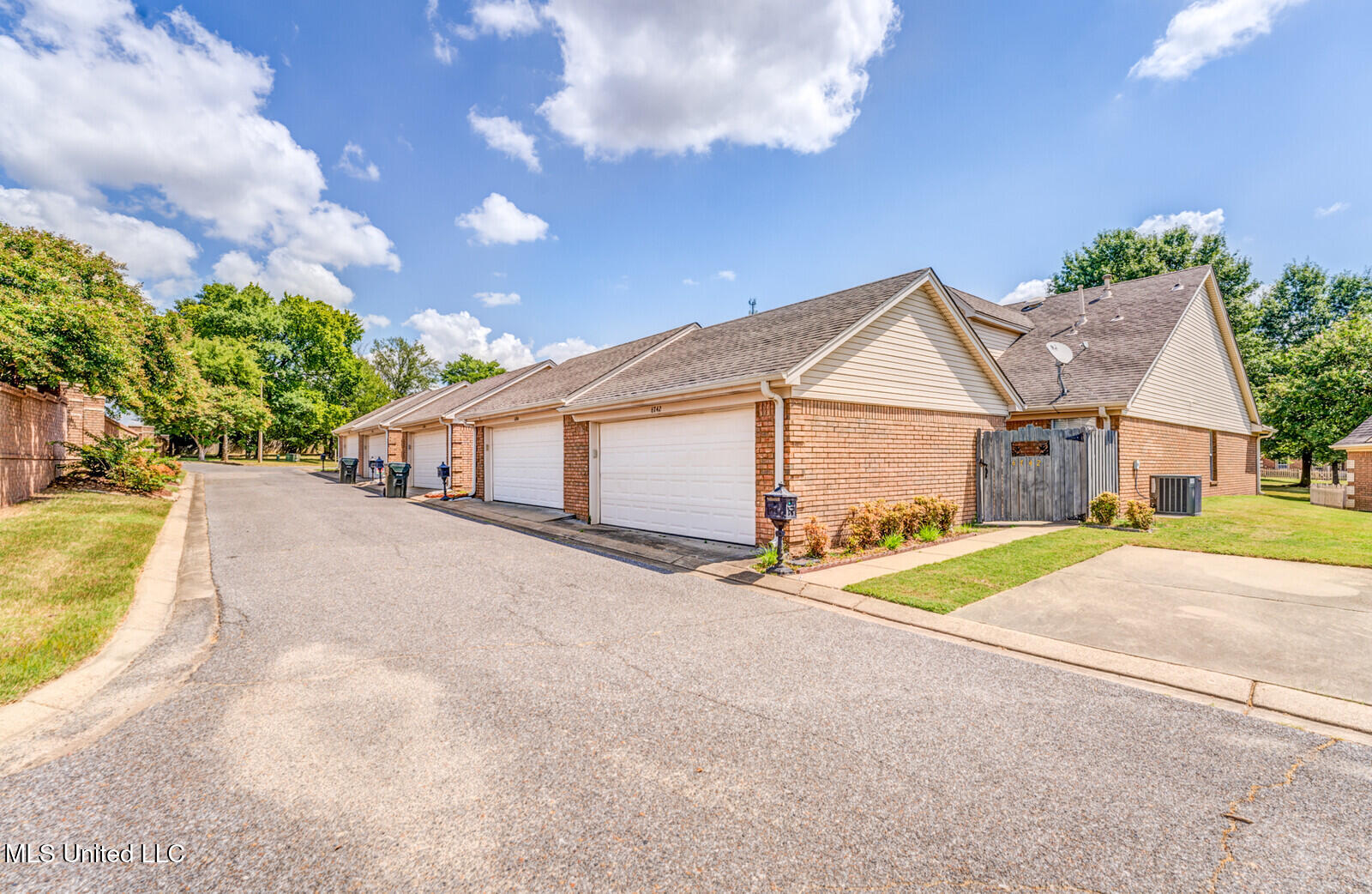 6742 Beaumont Circle